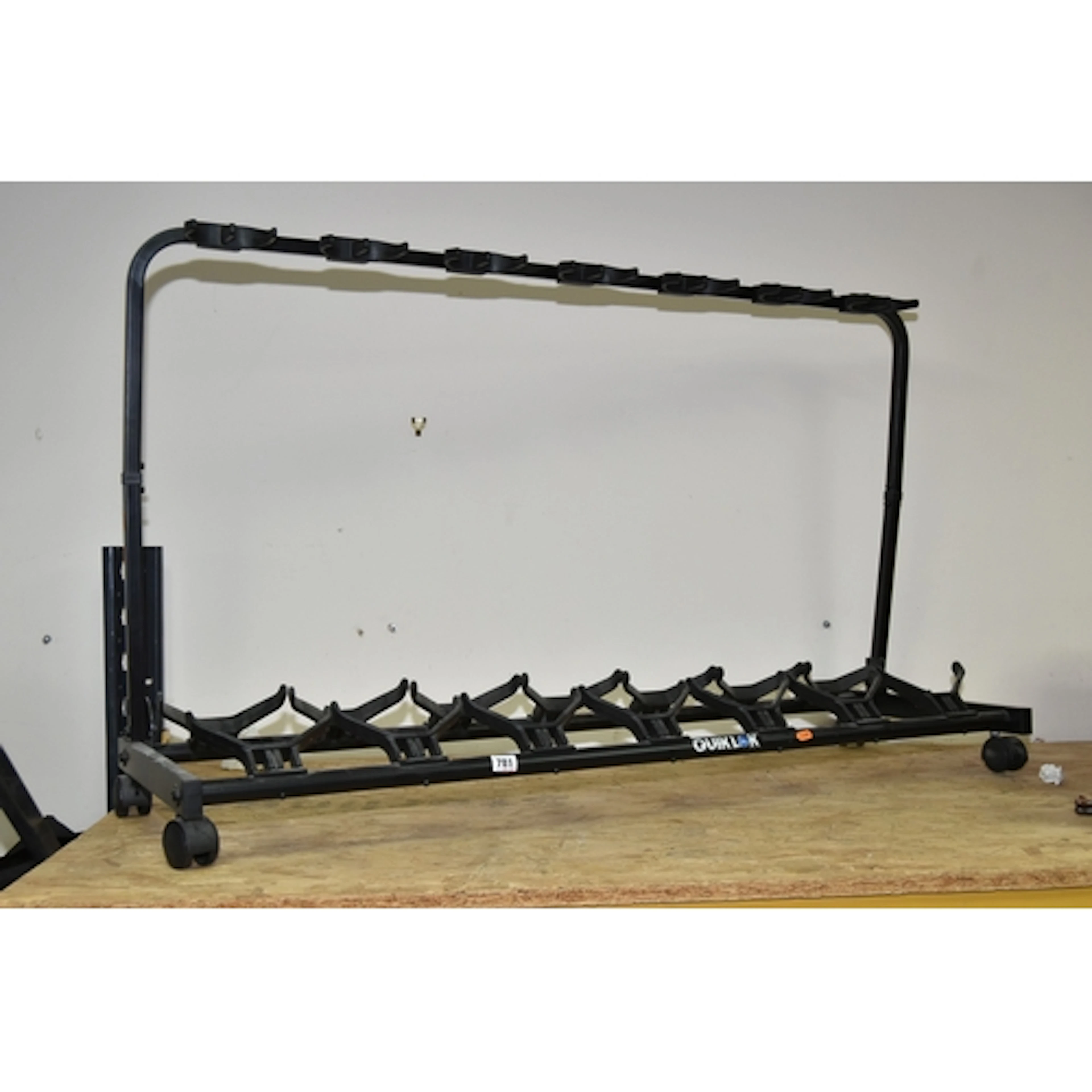 A QUIKLOK 14 GUITAR/BANJO STAND metal framed with rubber fix...