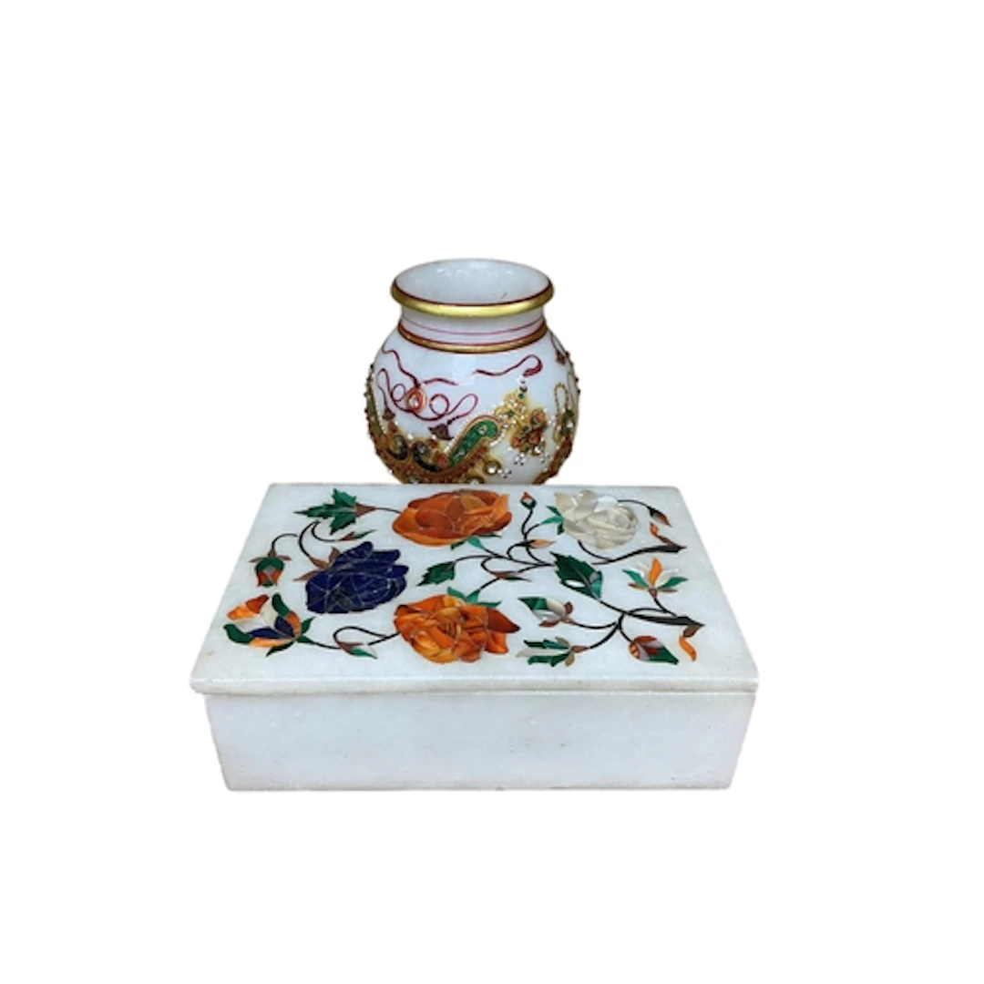 An Indian hardstone and mother of pearl inlaid alabaster box...