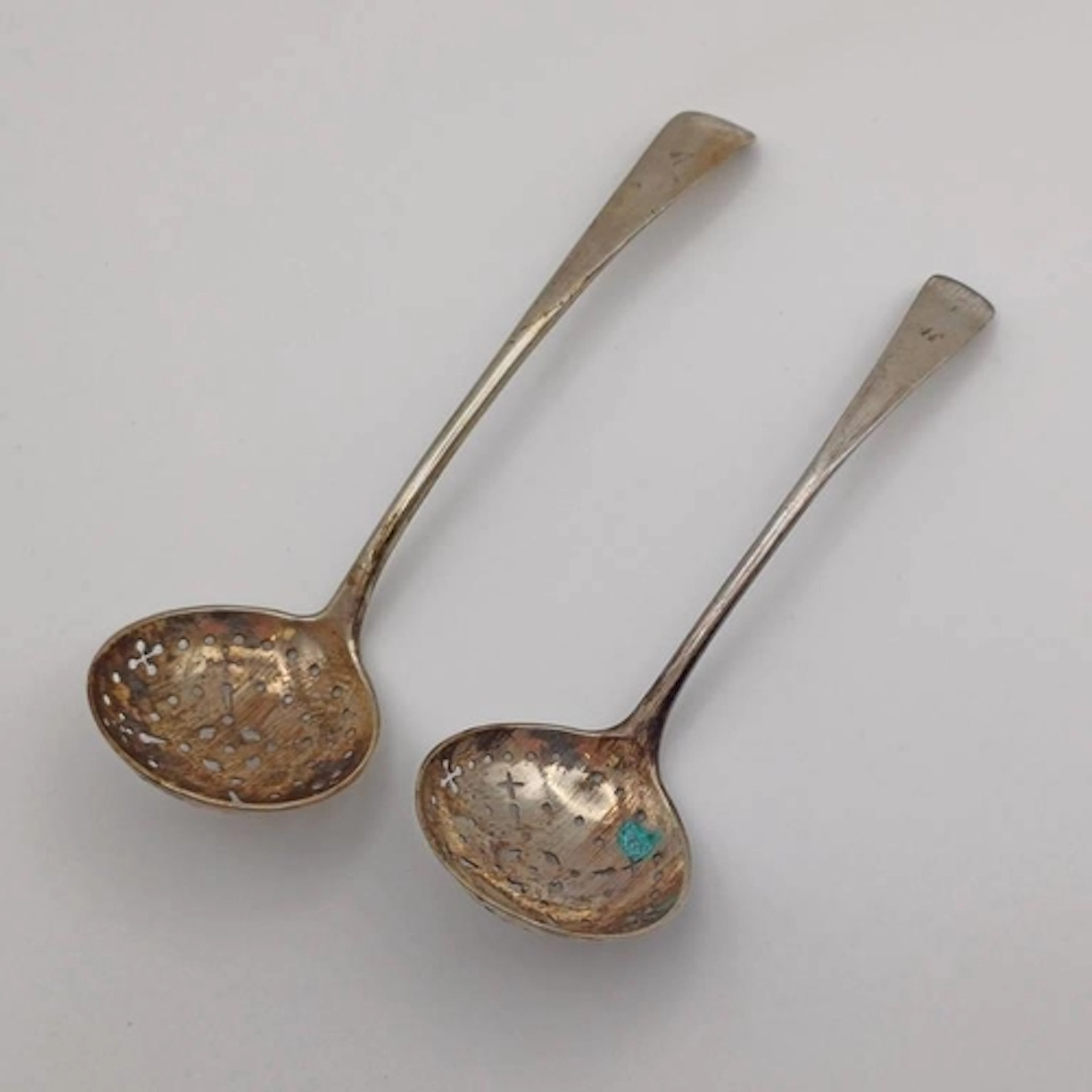 2 SILVER SUGAR SIFTER LADLES BY AG, 40G