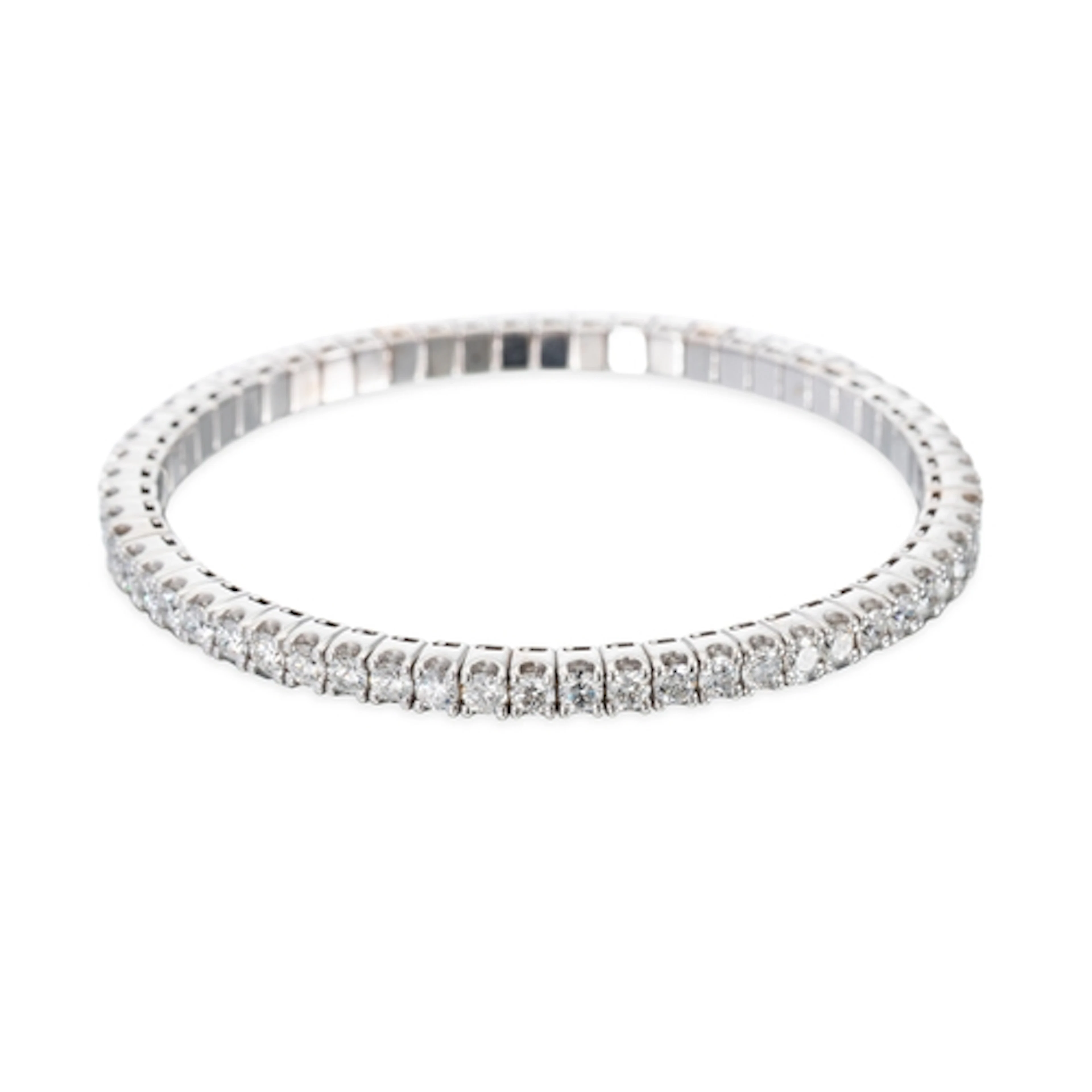 A DIAMOND FLEXIBLE TENNIS BANGLE, the round brilliant cut di...