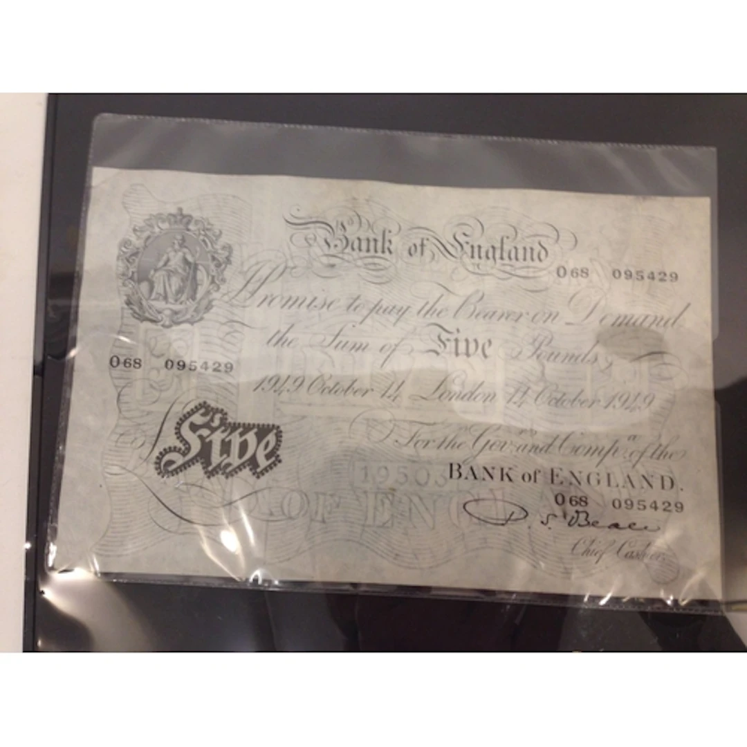 An extensive private collection of World bank Notes. Most co...