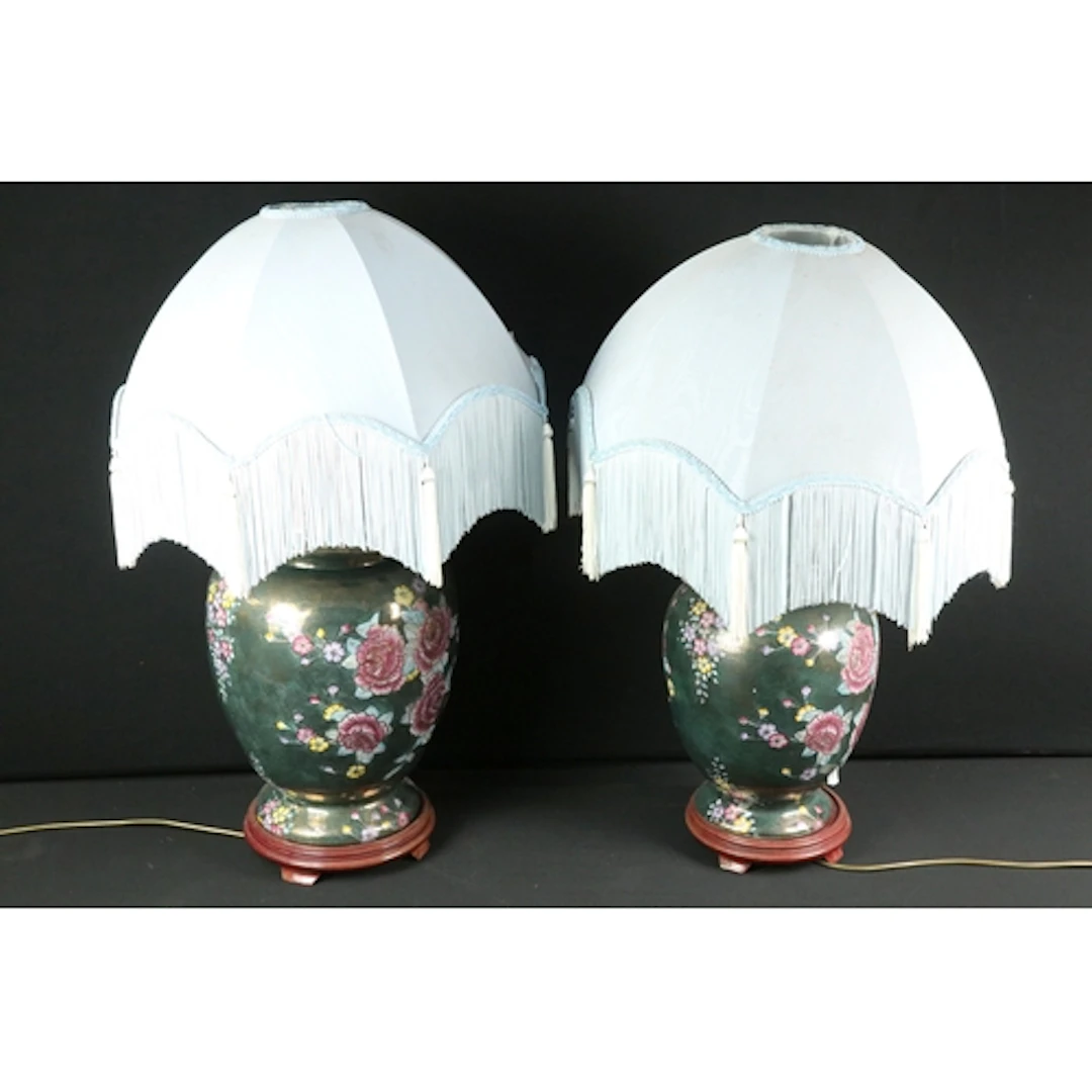 Near pair of contemporary Chinese style porcelain table lamp...