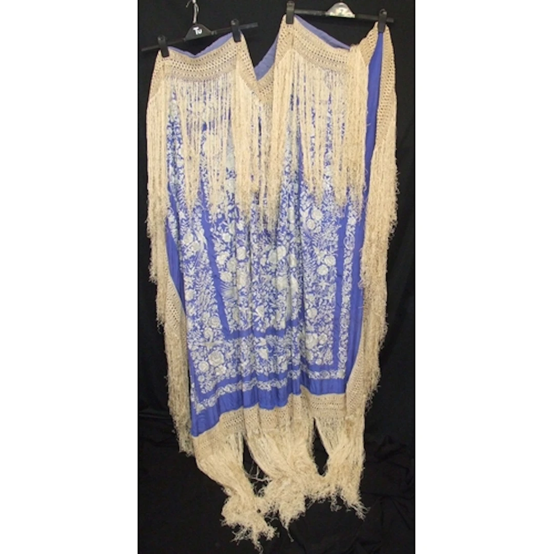 Vintage Throw/Bedspread with oriental style embroidery & tas...