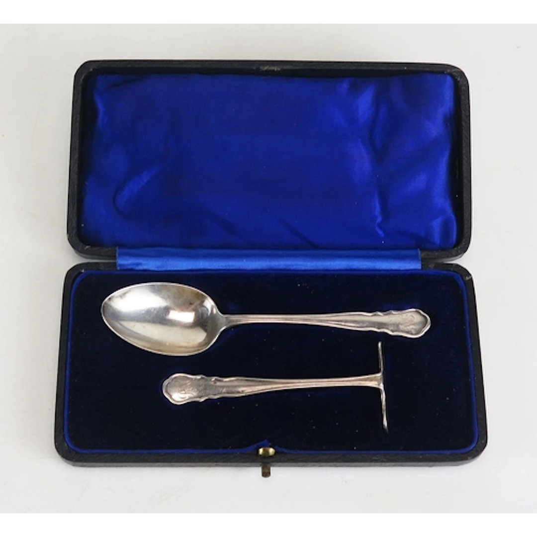 A George V silver christening set, maker William Hutton & So...