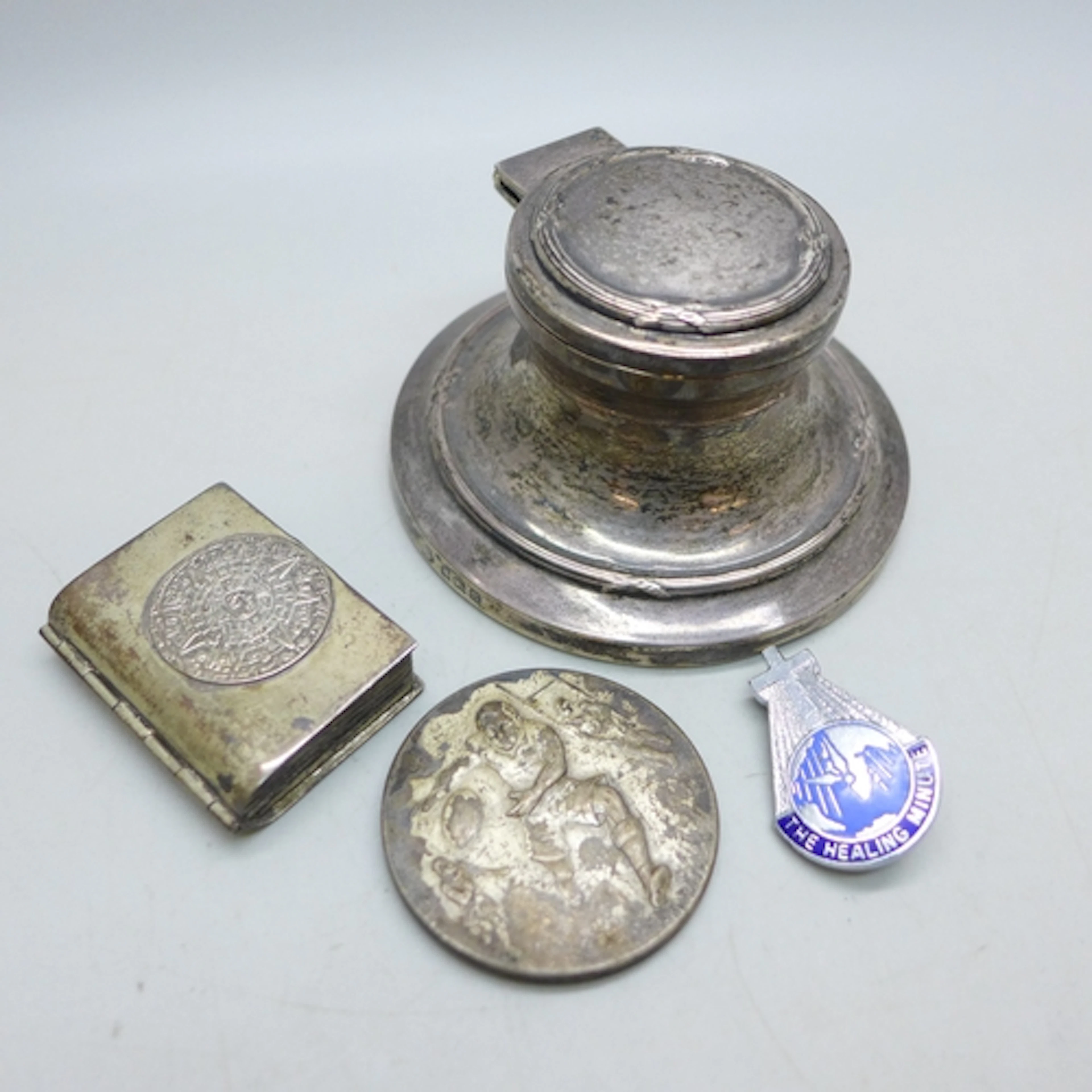 A small silver capstan inkwell, 7.5cm, a silver pill box wit...
