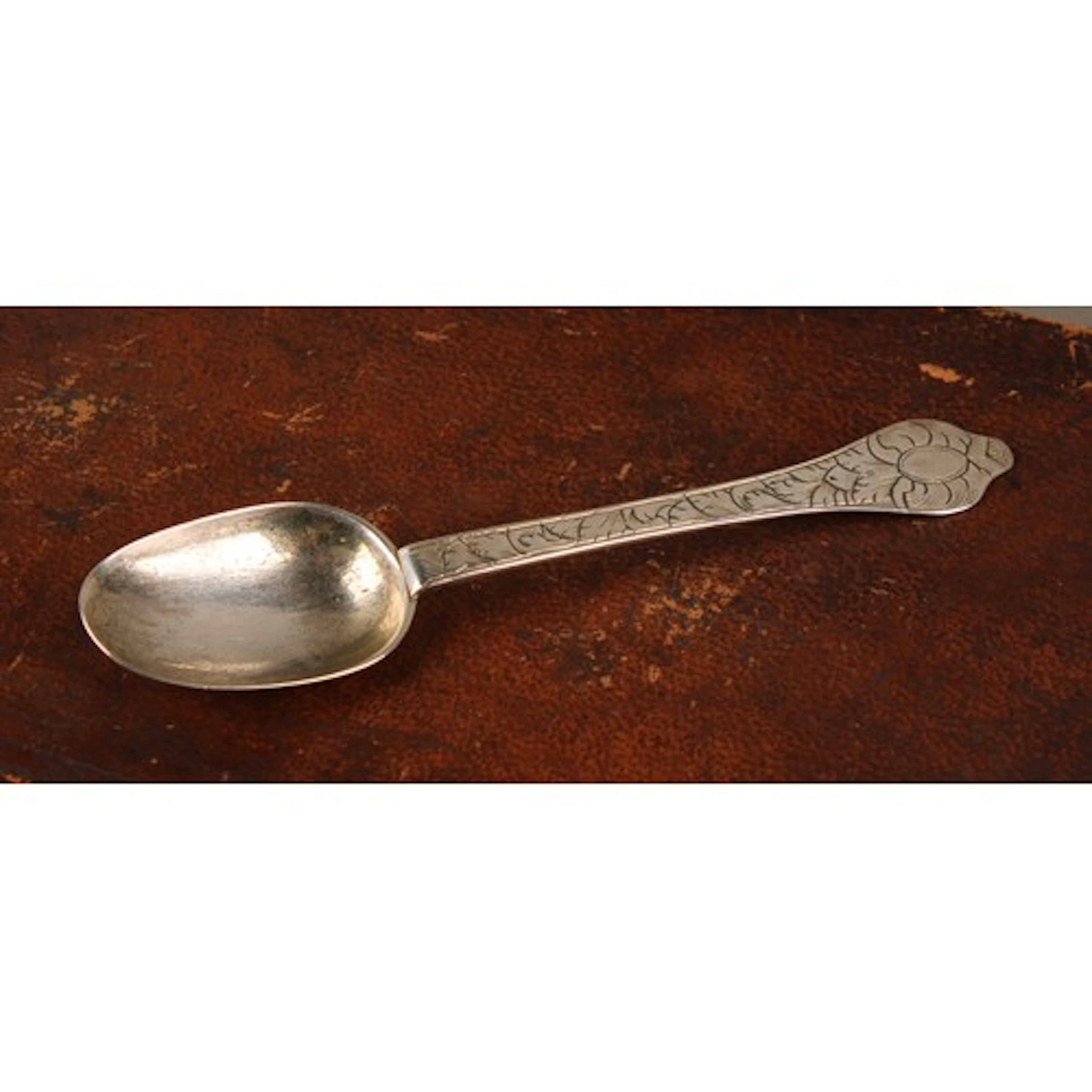 A William & Mary dognose pattern child's spoon, rat-tail bow...