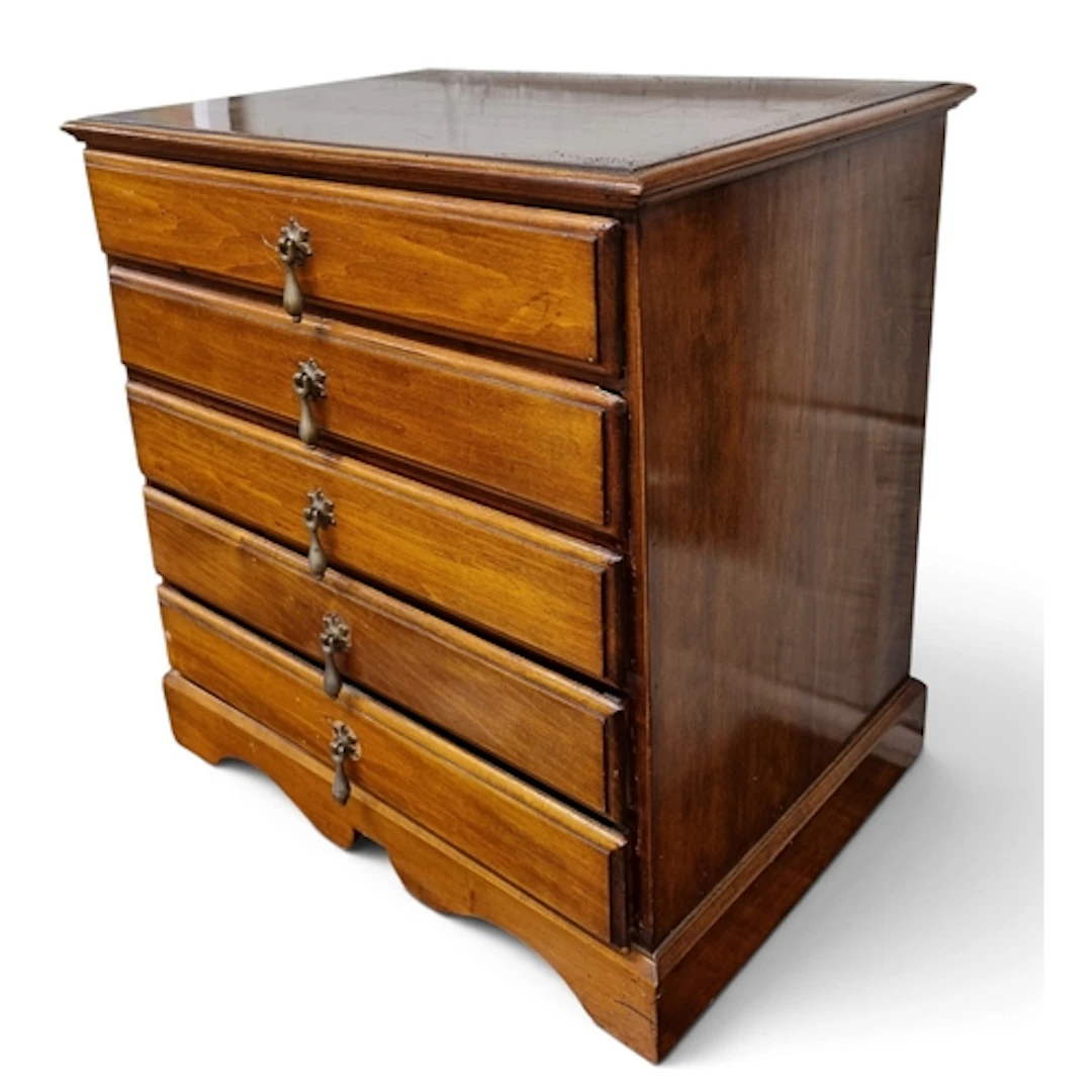 A lovely late 19th early 20th Century Tabletop Collectors Ca...