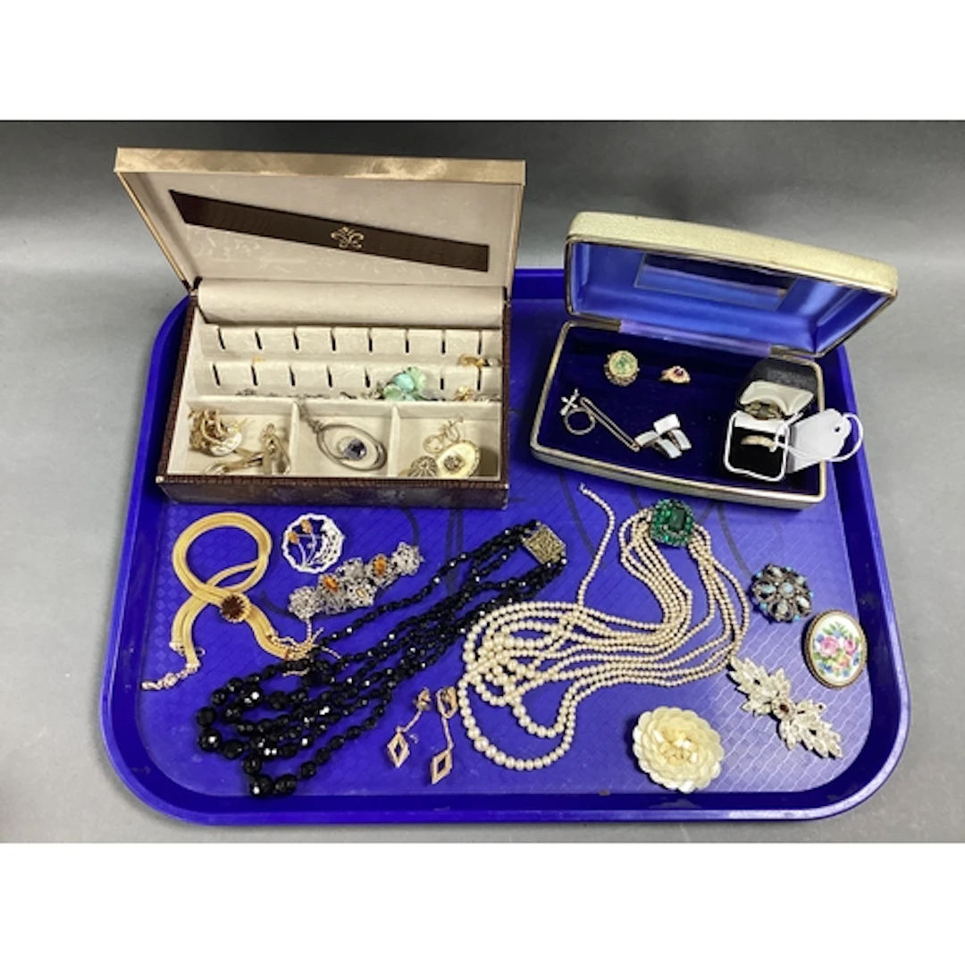 A Collection of Vintage and Later Costume Jewellery, includi...