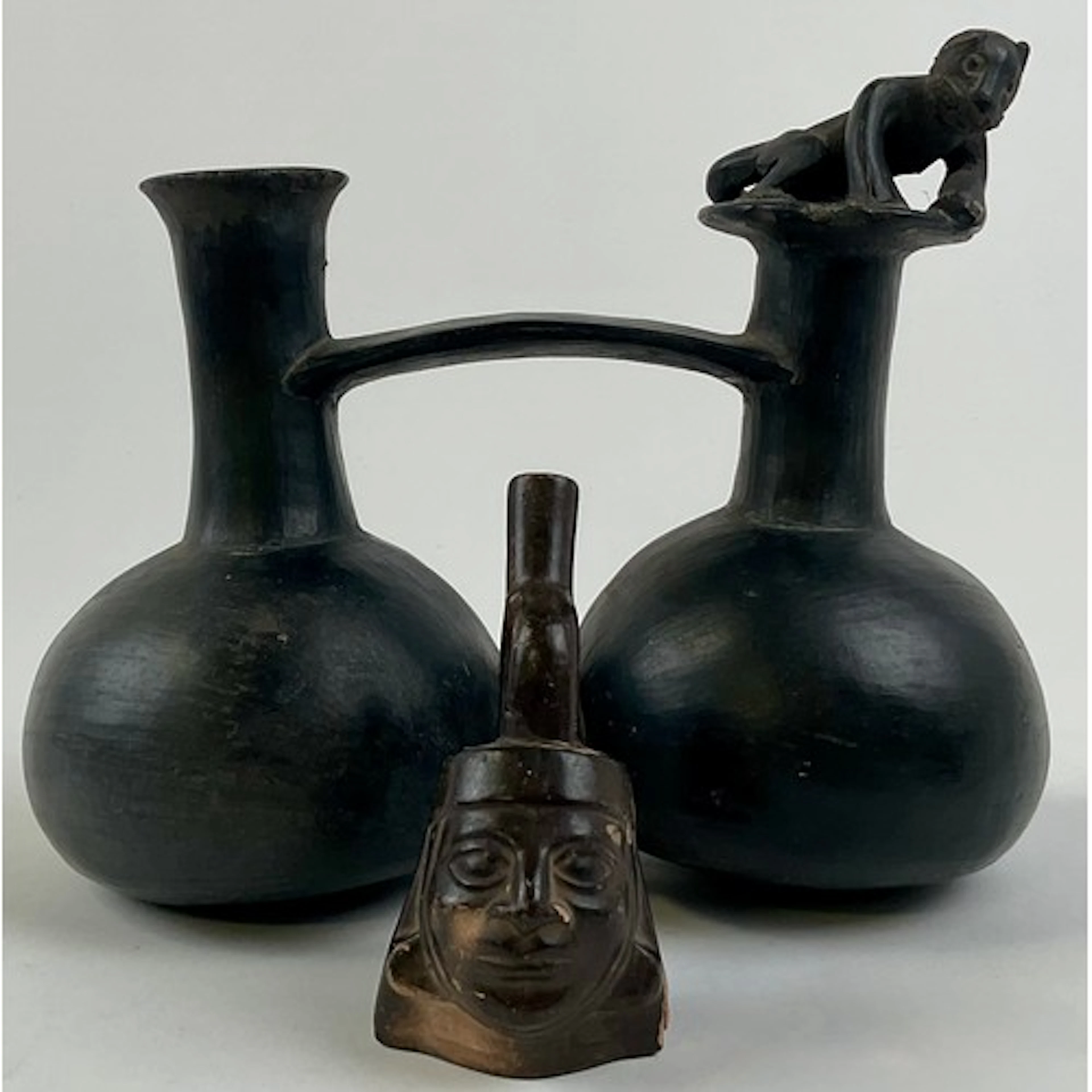 A Pre-Columbian style pottery double vessel, in the Sician/C...