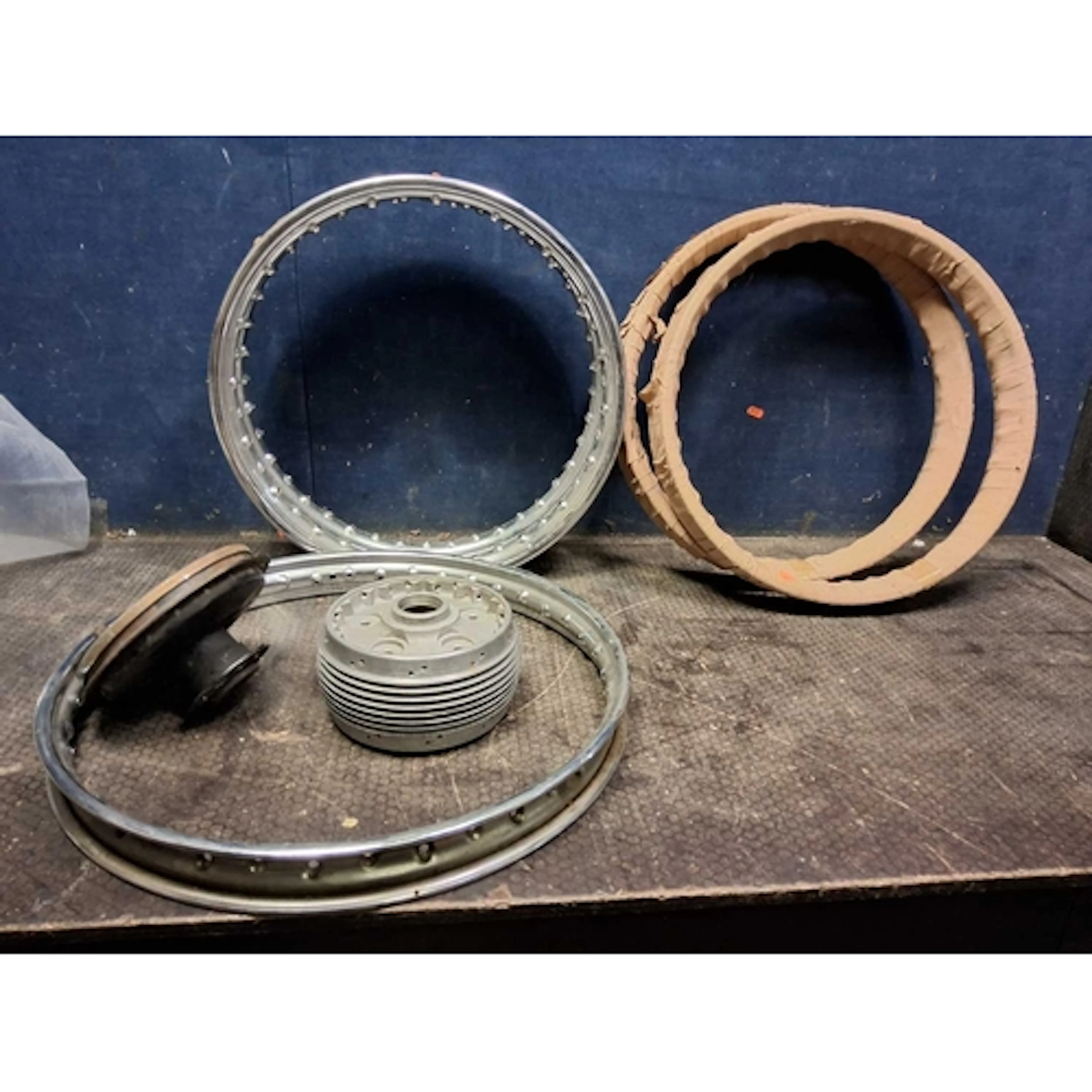 FIVE VINTAGE MOTORCYCLE SPOKED WHEEL RIMS AND TWO HUBS (no b...