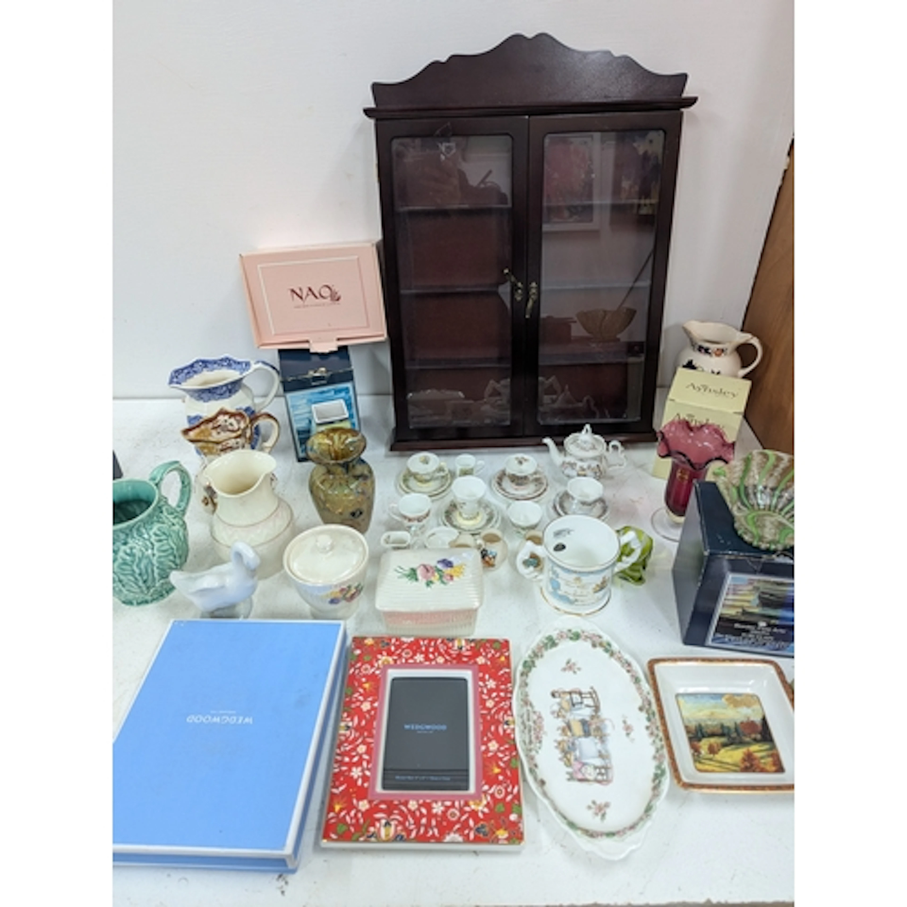 Ceramics, glassware and collectables to include a Wedgwood p...