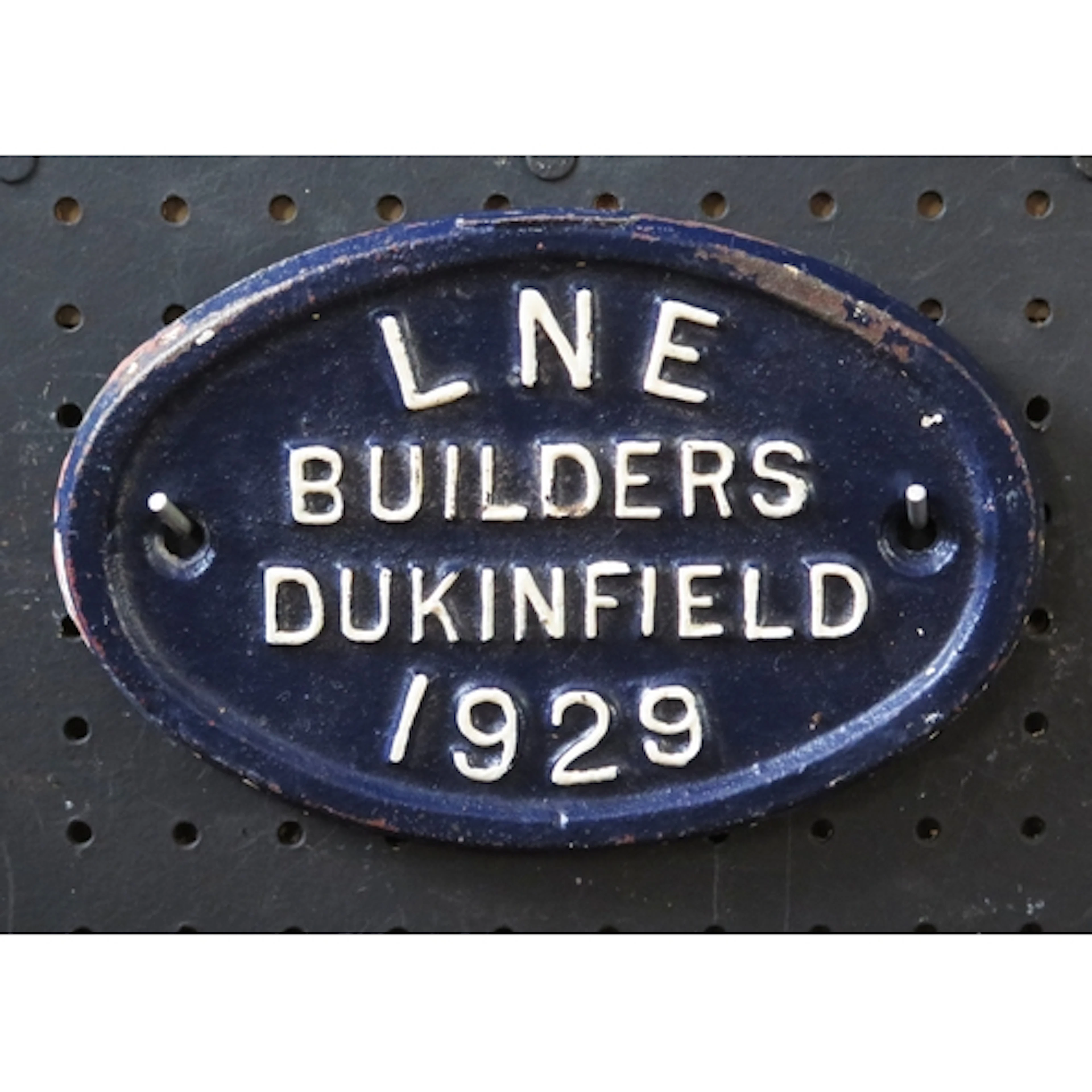"LNE Builders Dunkinfield 1929" - a cast iron wagon plate, 1...