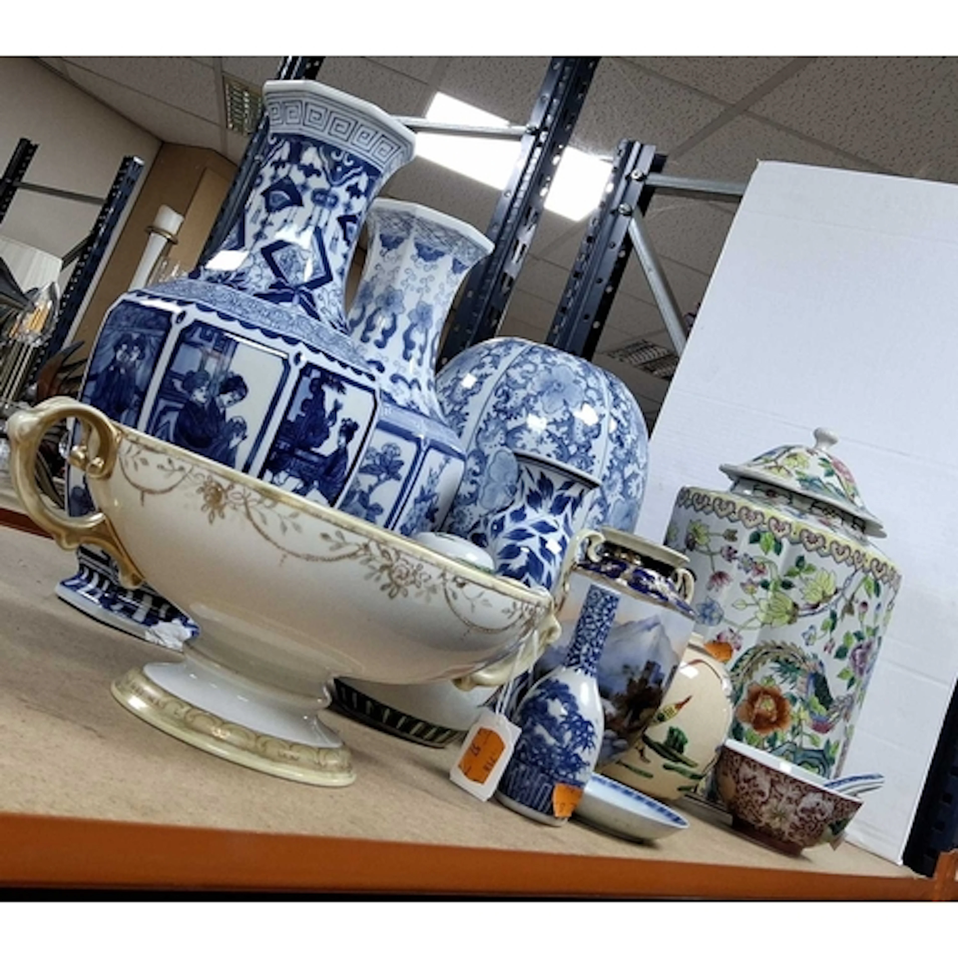 A GROUP OF ORIENTAL CERAMICS, to include Noritake hand-paint...
