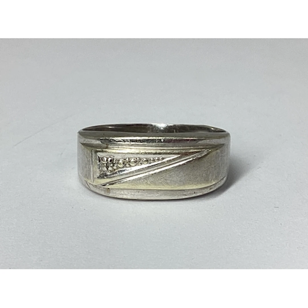 A Modern 9ct White Gold Panel Style Ring, of textured design...