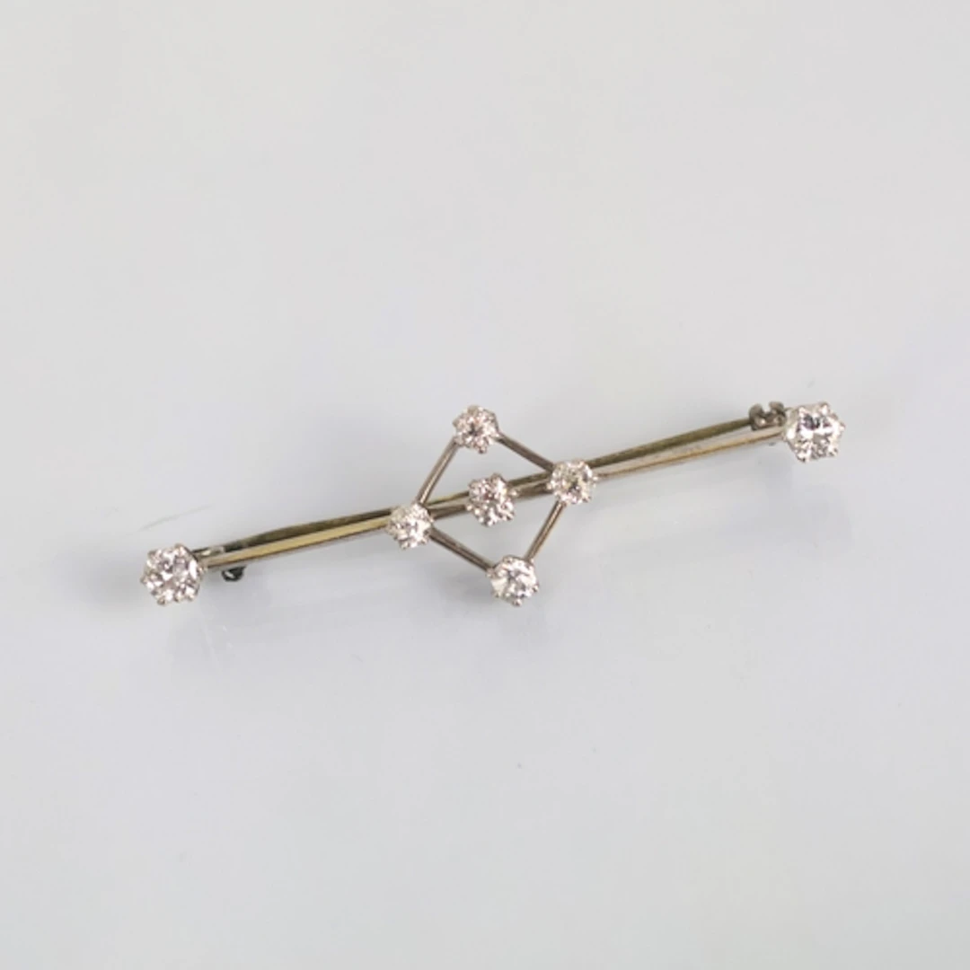 An Art Deco diamond bar brooch, the geometric centre set wit...
