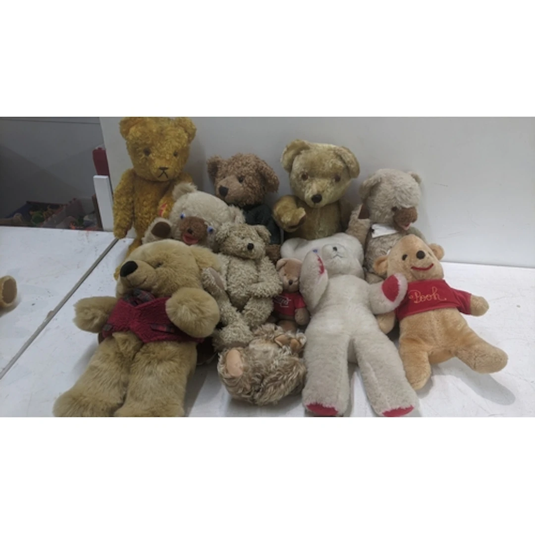 A collection of teddy bears to include a Harrods 1998 bear, ...