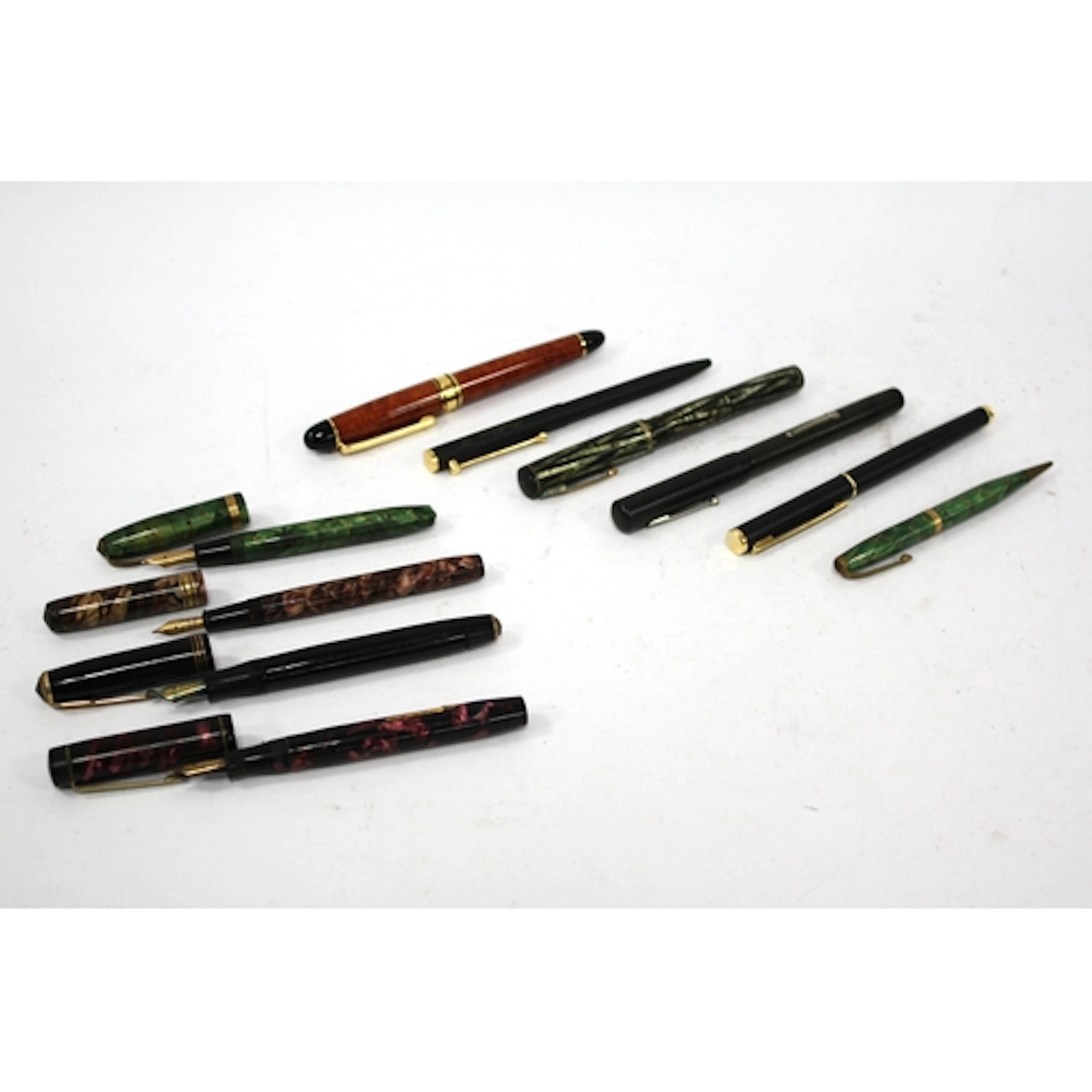 Mentmore Vintage Fountain Pen, with a 14ct gold nib, Conway ...