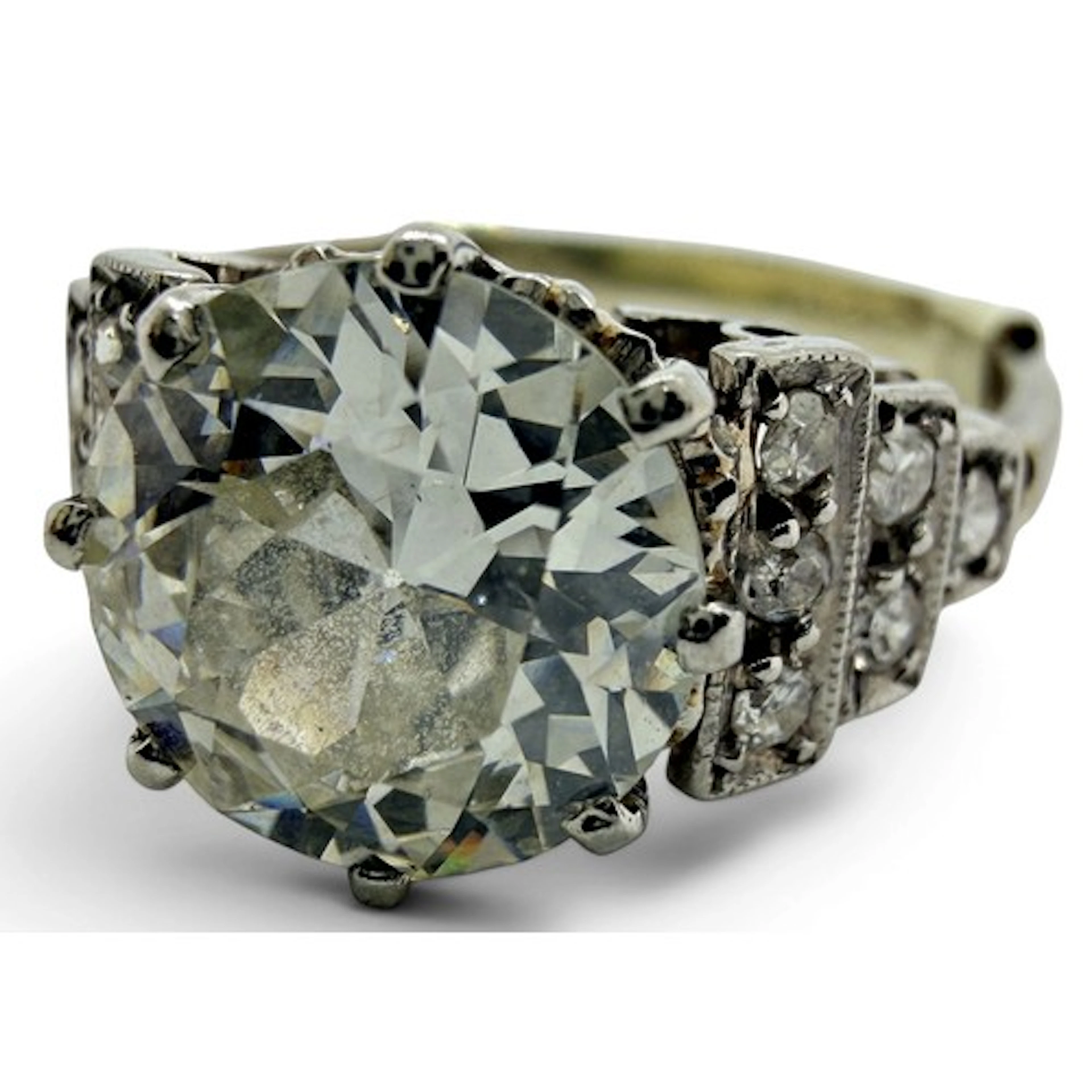 An impressive Art Deco style diamond ring, cathedral set wit...