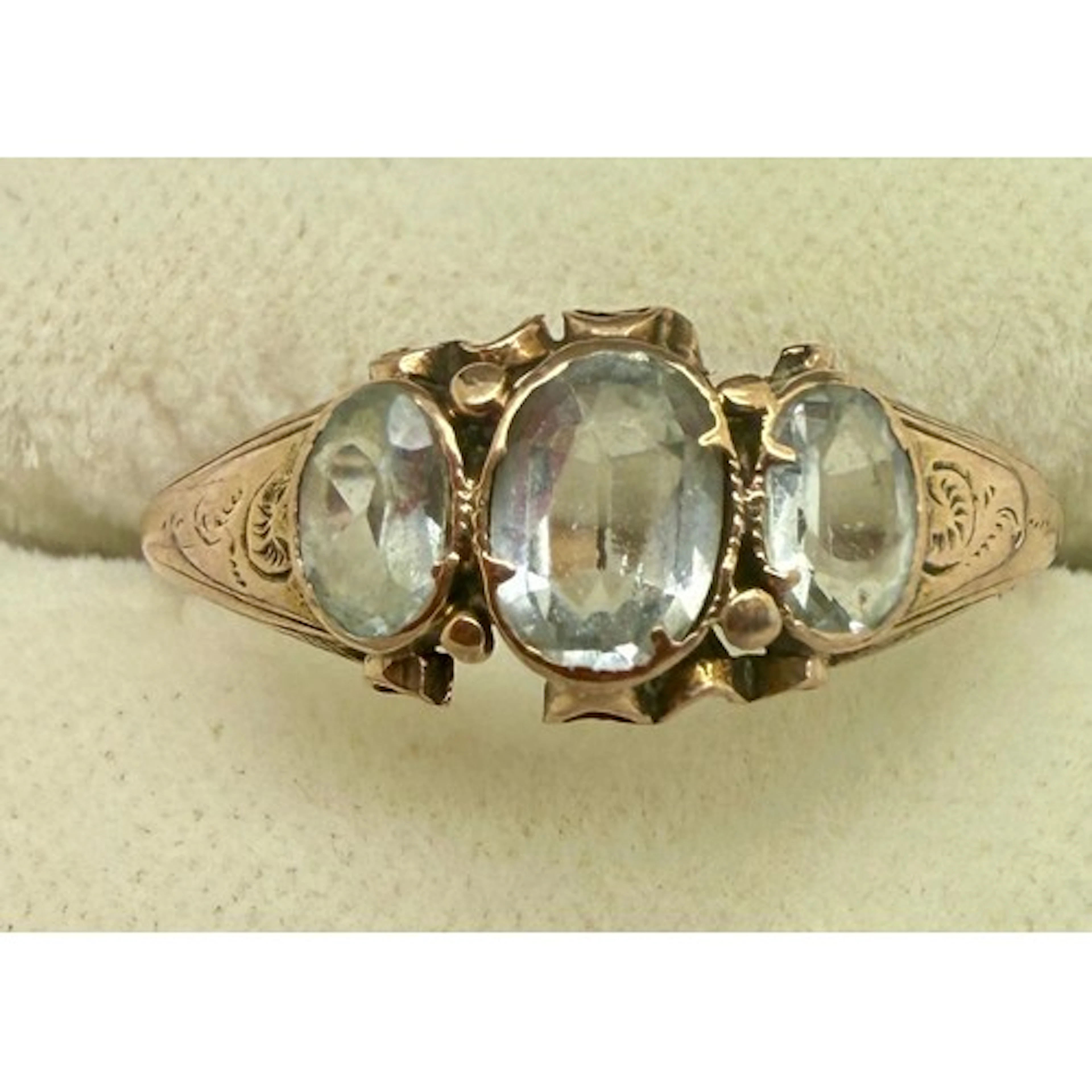 A 15 carat gold ring set with aquamarine. Size N. Weight 1.5...