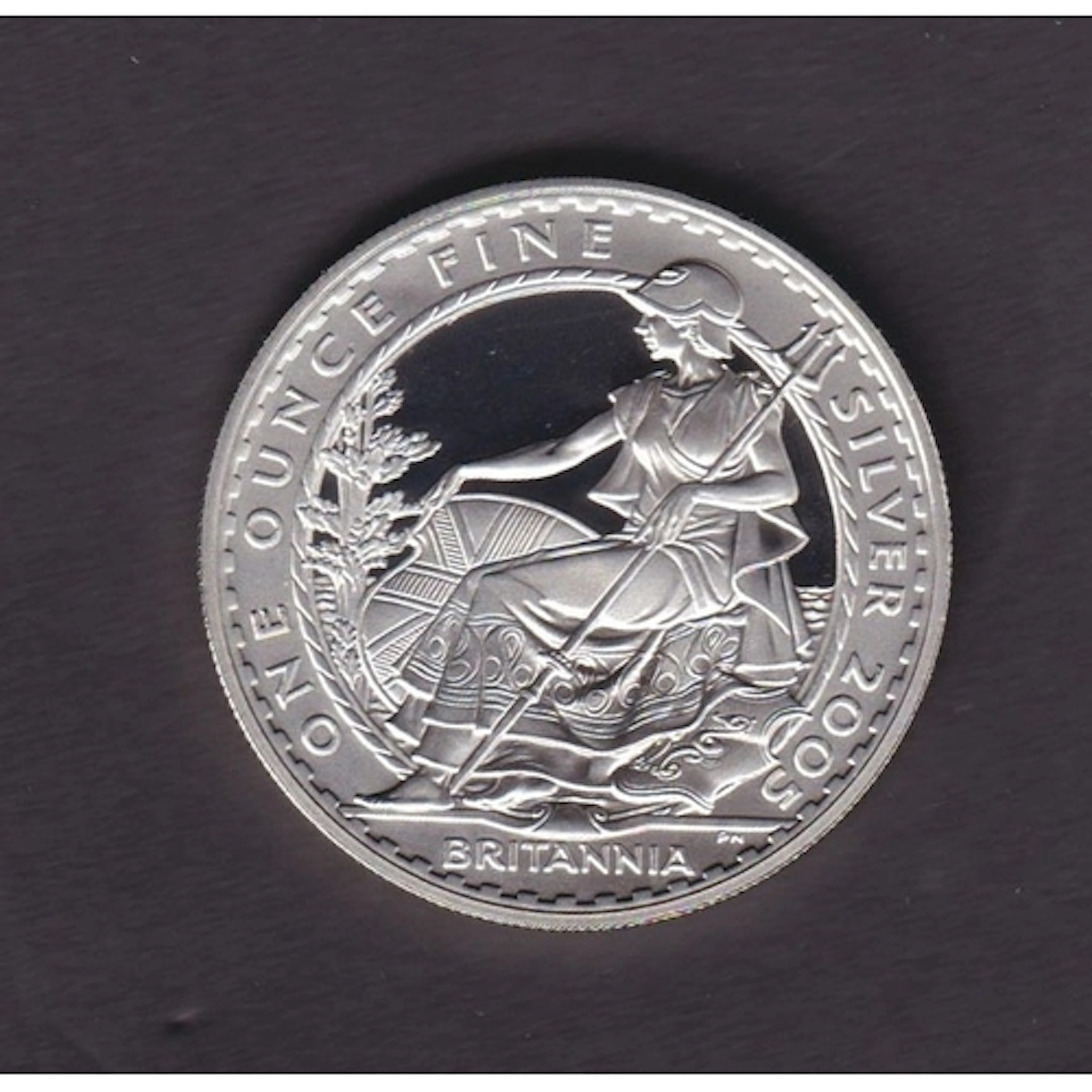 UK 2005 Britannia £2 1oz silver proof coin, struck in fine s...