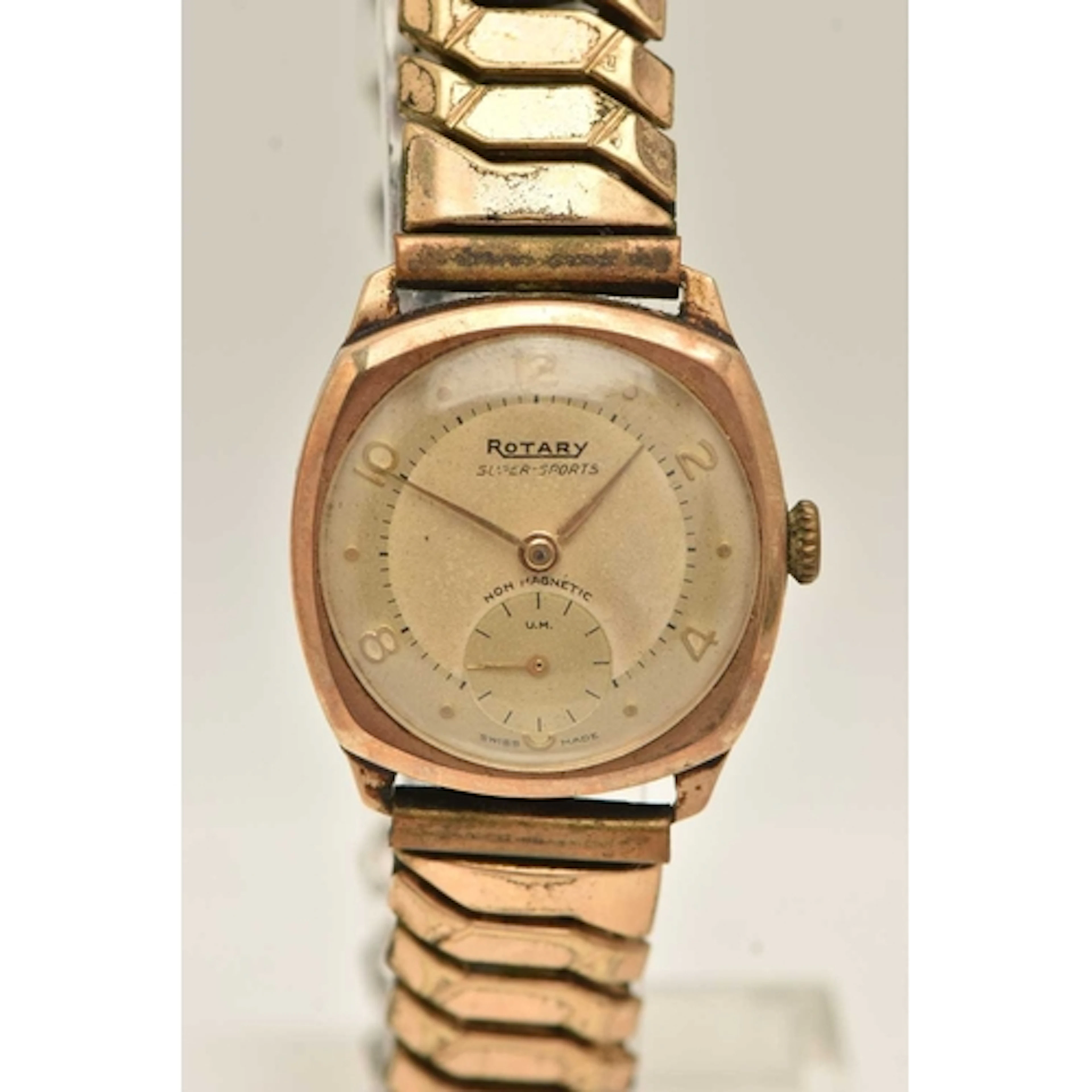 A 9CT GOLD 'ROTARY SUPER-SPORTS' WRISTWATCH, manual wind, ro...