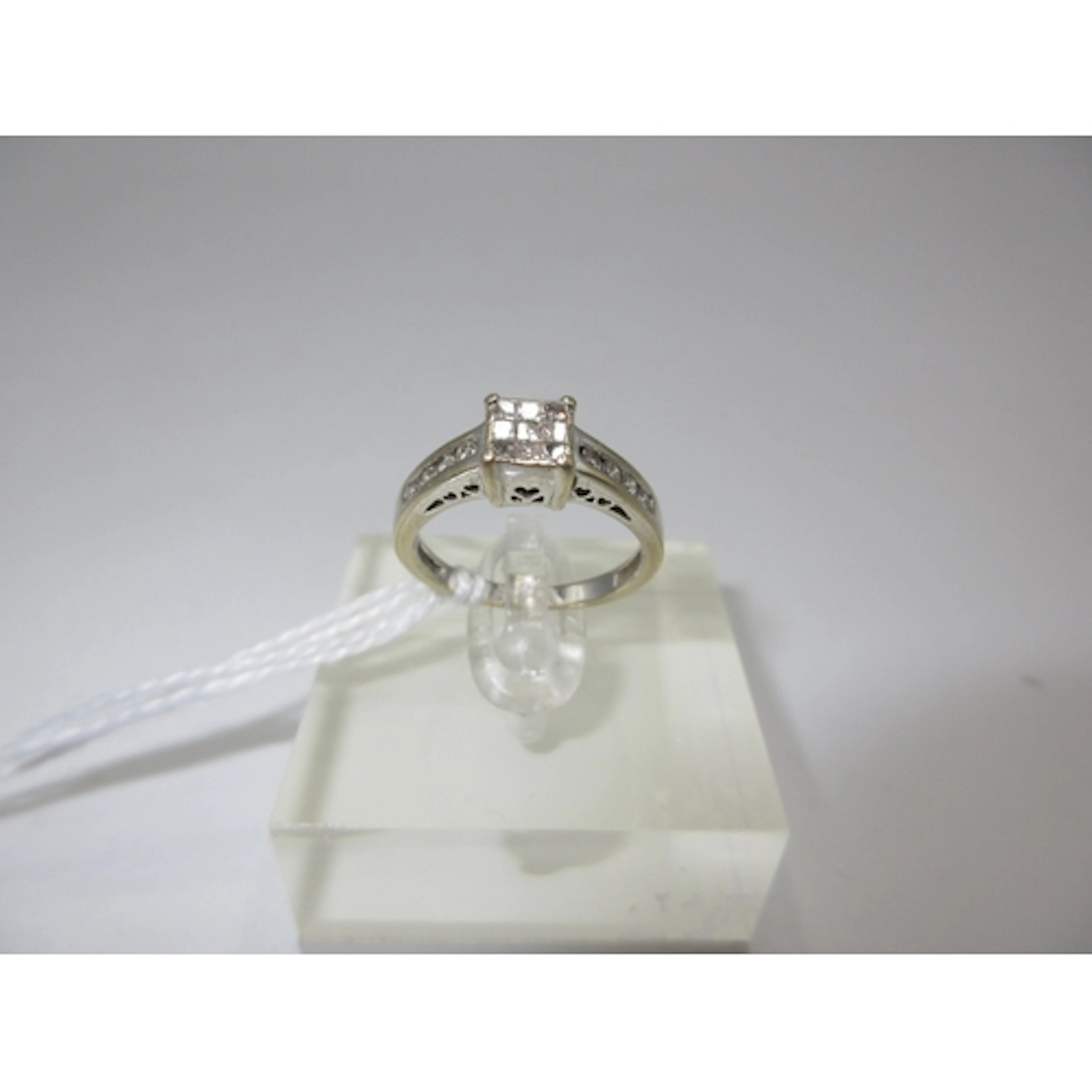 18ct Gold Diamond Cluster Ring having Diamond Set Shoulders,...