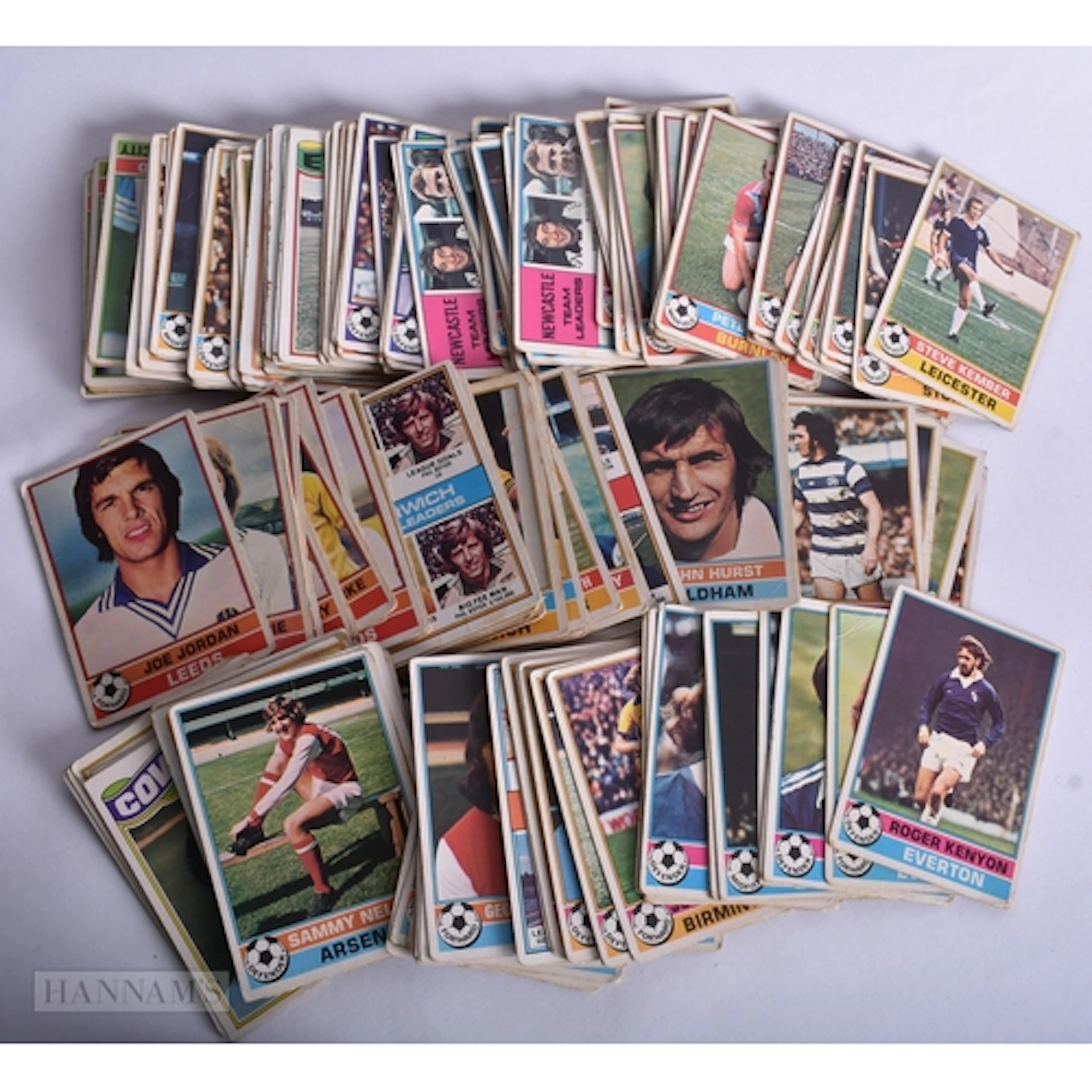 TOPPS 1976-1977 CHEWING GUM FOOTBALL CARDS. (qty)