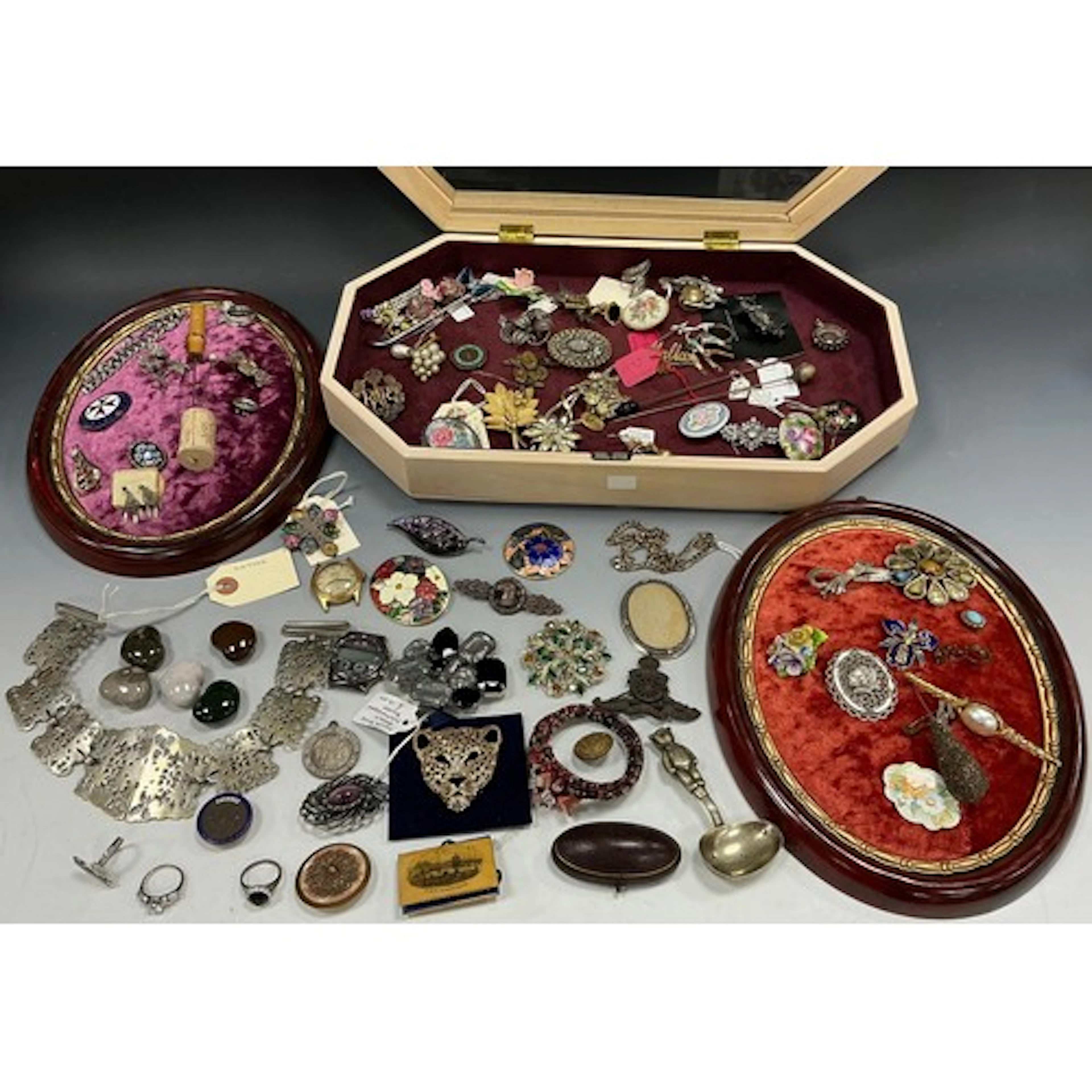 Jewellery - enamelled midland RY ambulance corps badge, othe...
