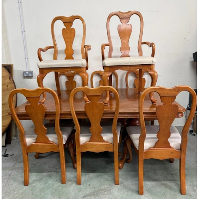 A Queen Anne style dining room suite comprising of a twin pi...