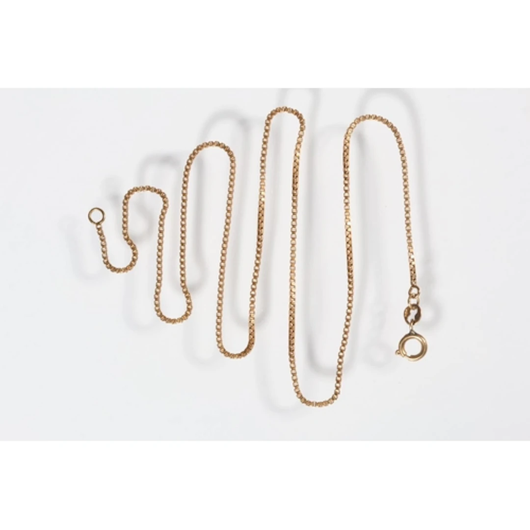 9ct gold box link neck chain, 41cm long, 3.4g.