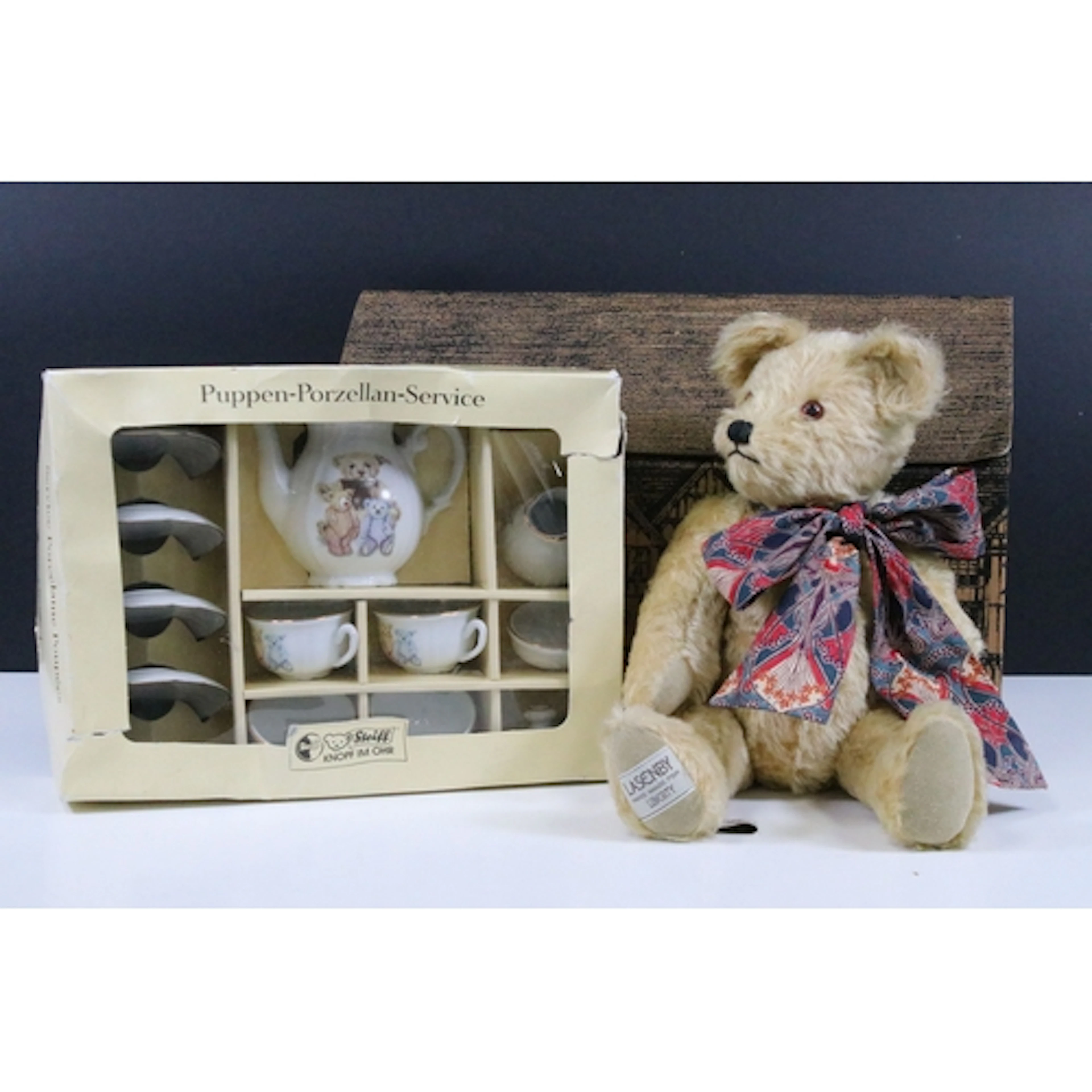 Boxed Steiff 613913 Puppen-Porzellan-Service Doll's Tea Serv...