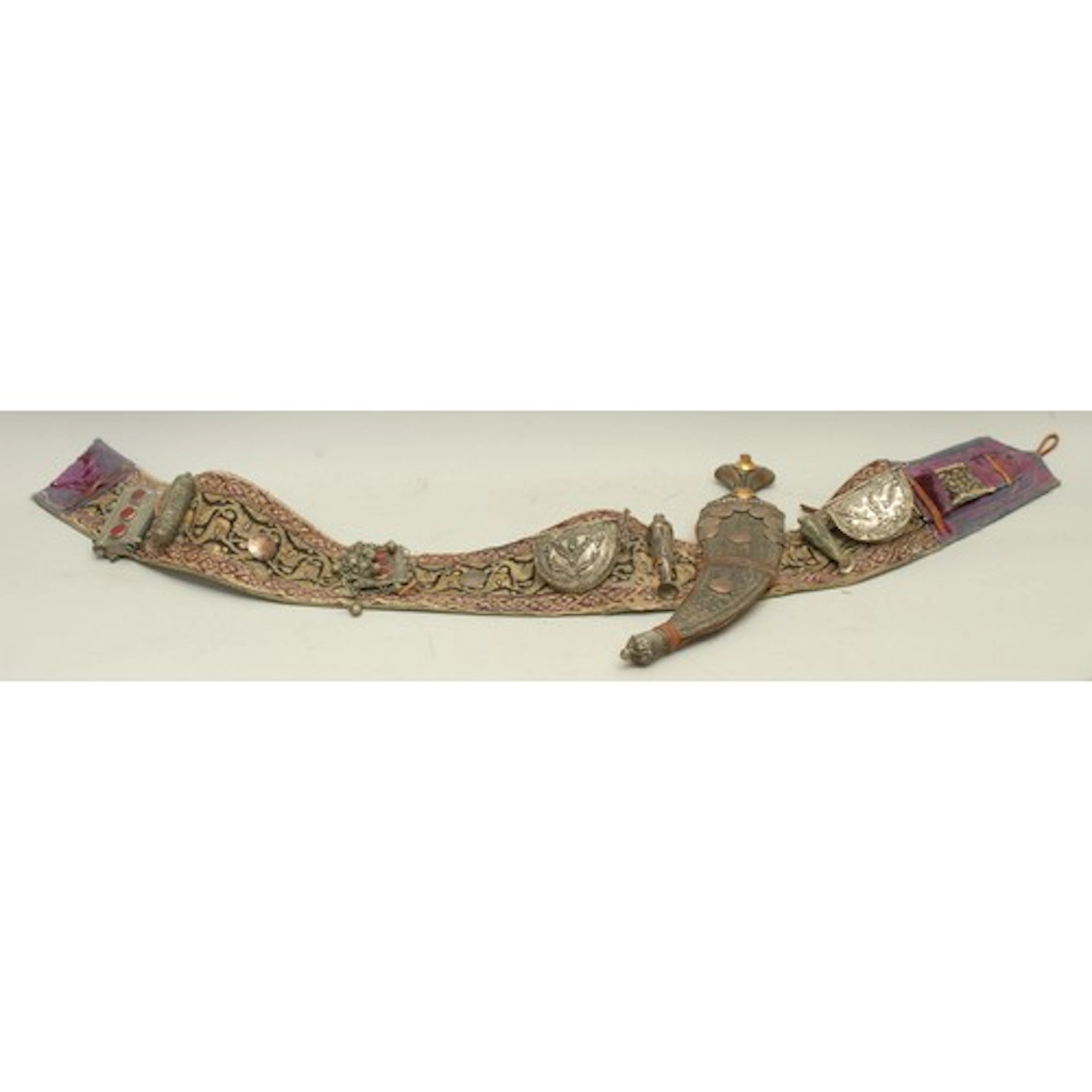 A Middle Eastern jambiya or khanjar dagger, 21.5cm curved bl...