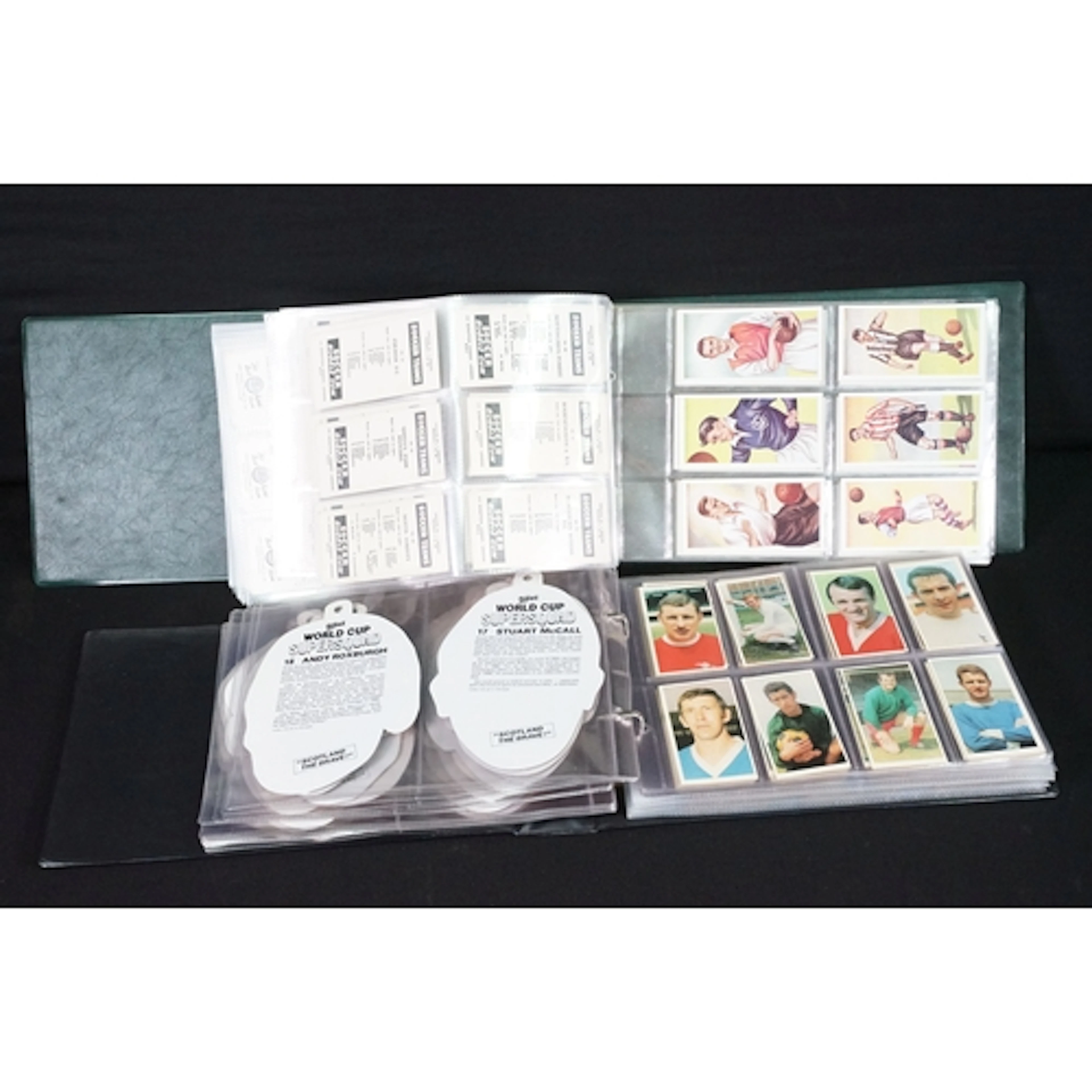 Cigarette Cards - A large collection of Football related con...