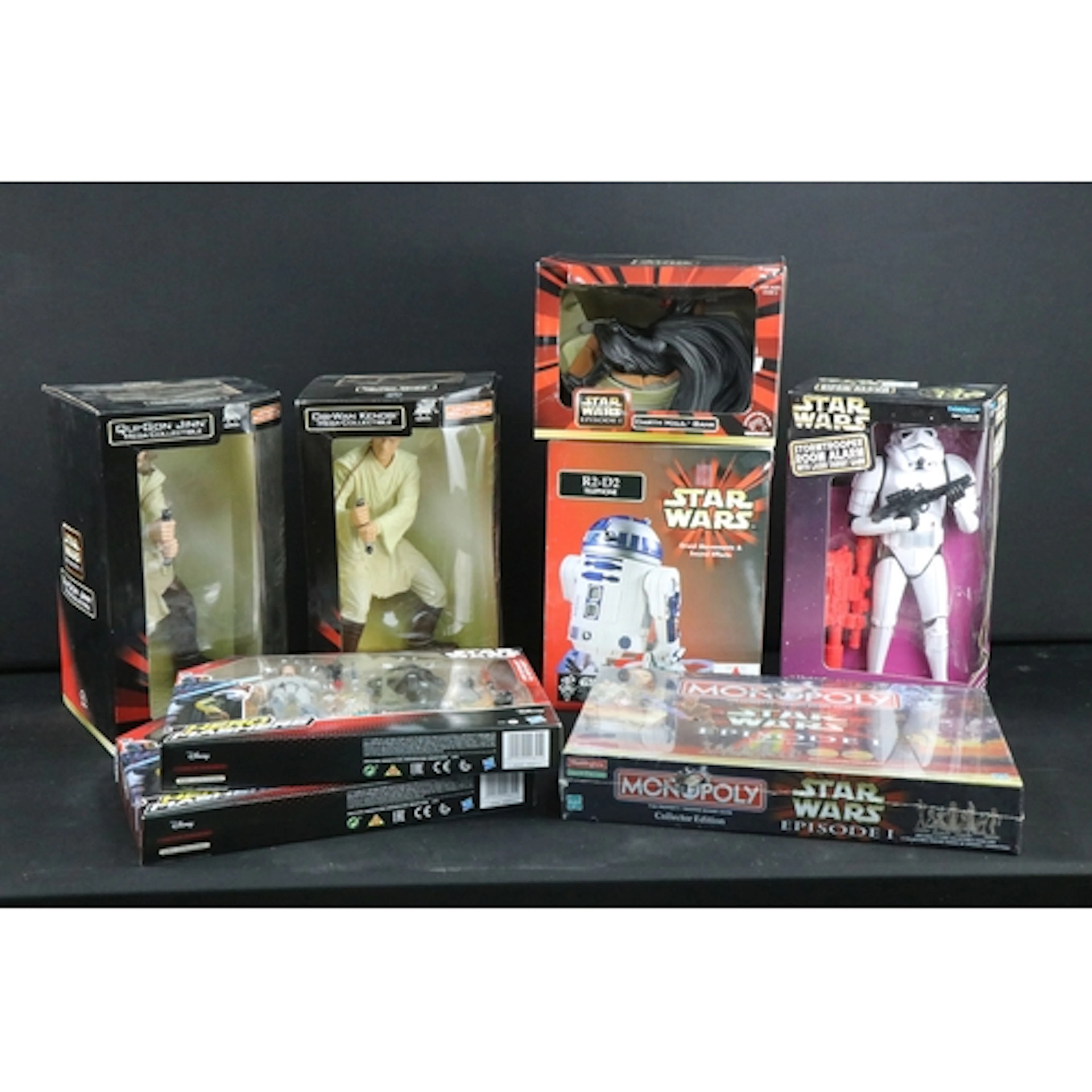 Star Wars - Seven boxed Star Wars figures, sets and collecta...