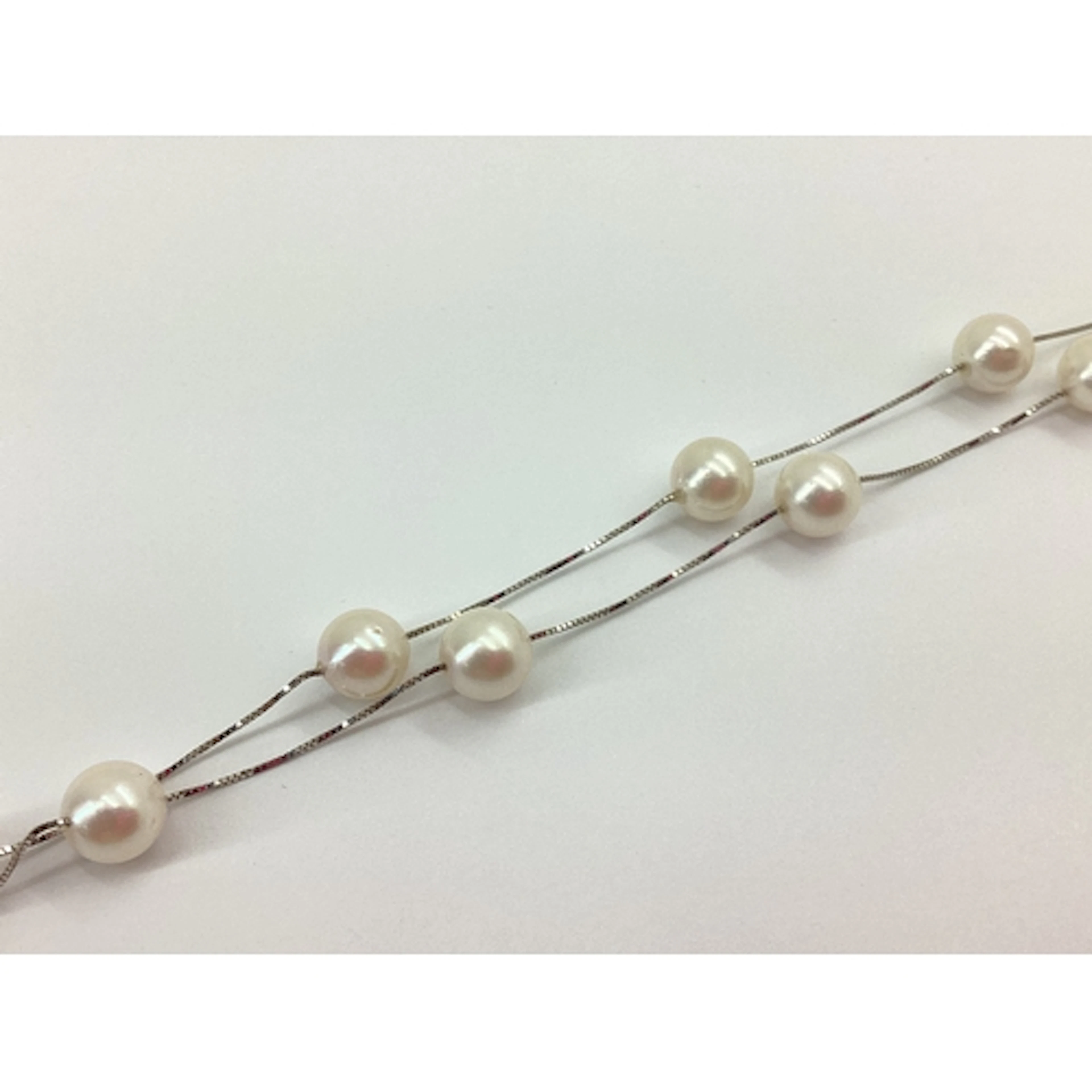 A Decorative Pearl Bead Necklace, the cream pearl beads betw...
