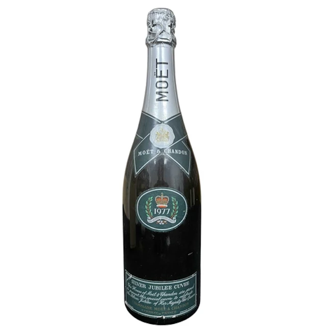 A Moet & Chandon 1977 The Queen's Silver Jubilee Cuvee c...