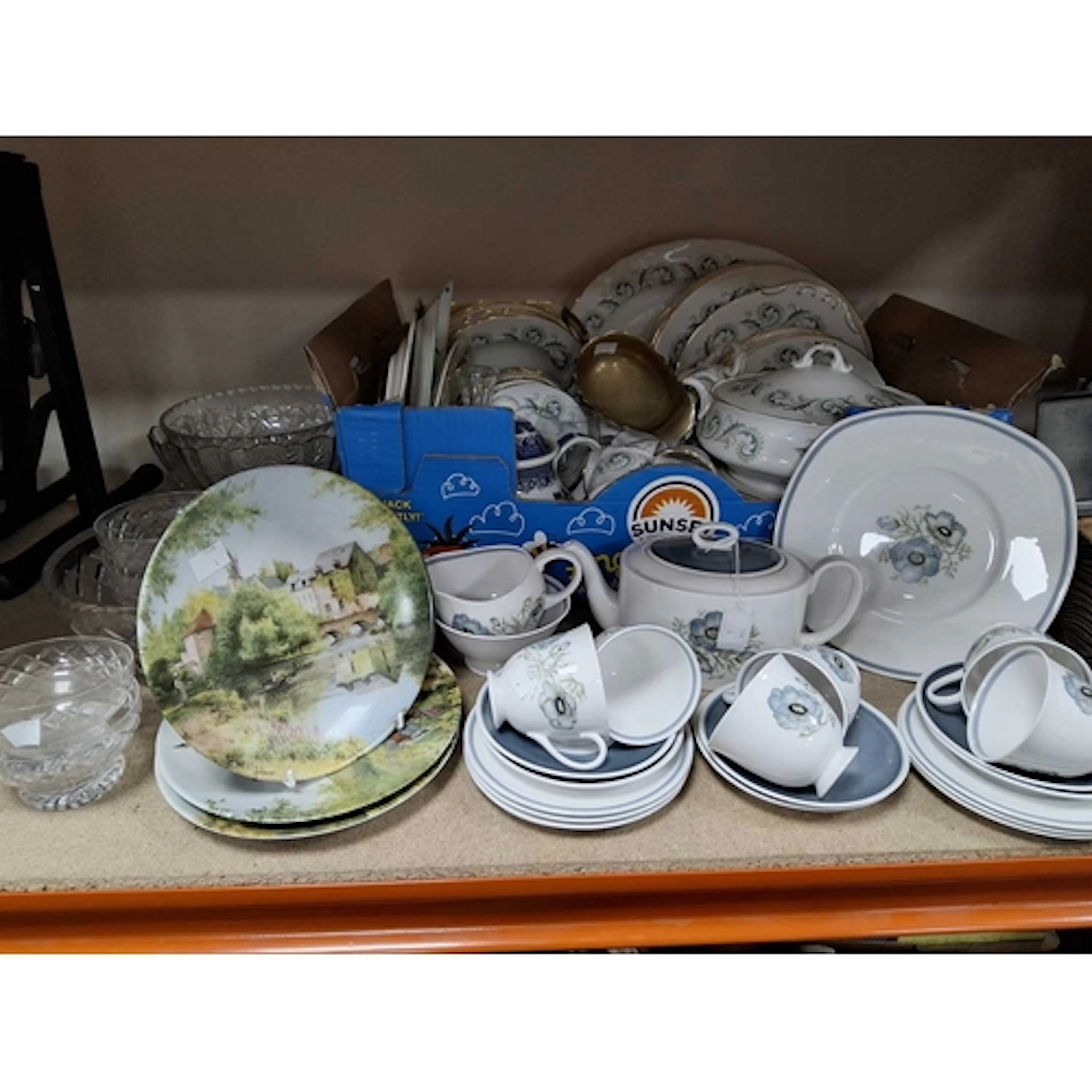 ONE BOX AND LOOSE OF HOUSEHOLD CERAMICS AND GLASSWARE to inc...