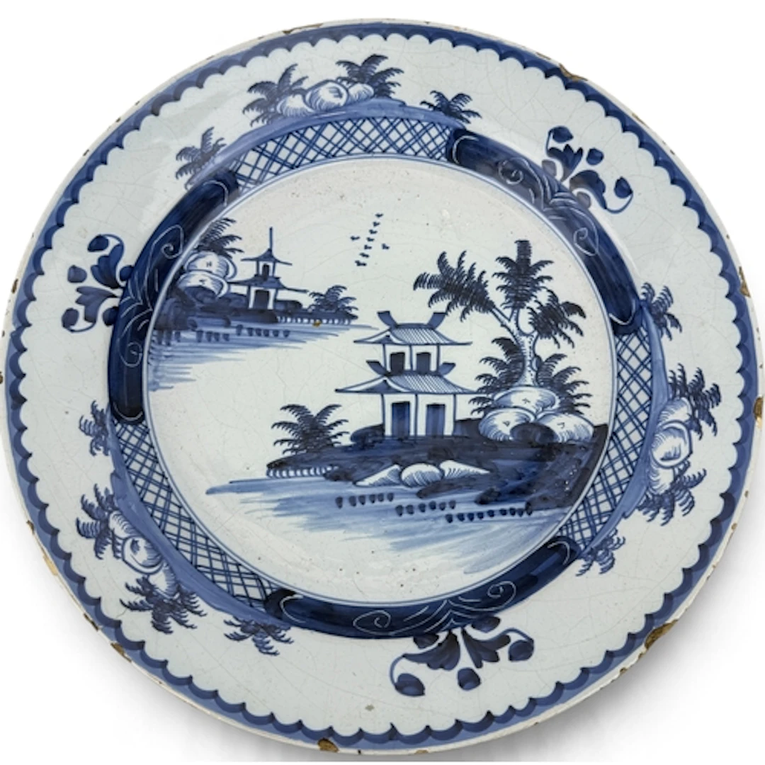 AN 18TH CENTURY DELFT BLUE AND WHITE DISH, IN CHINESE TASTE ...