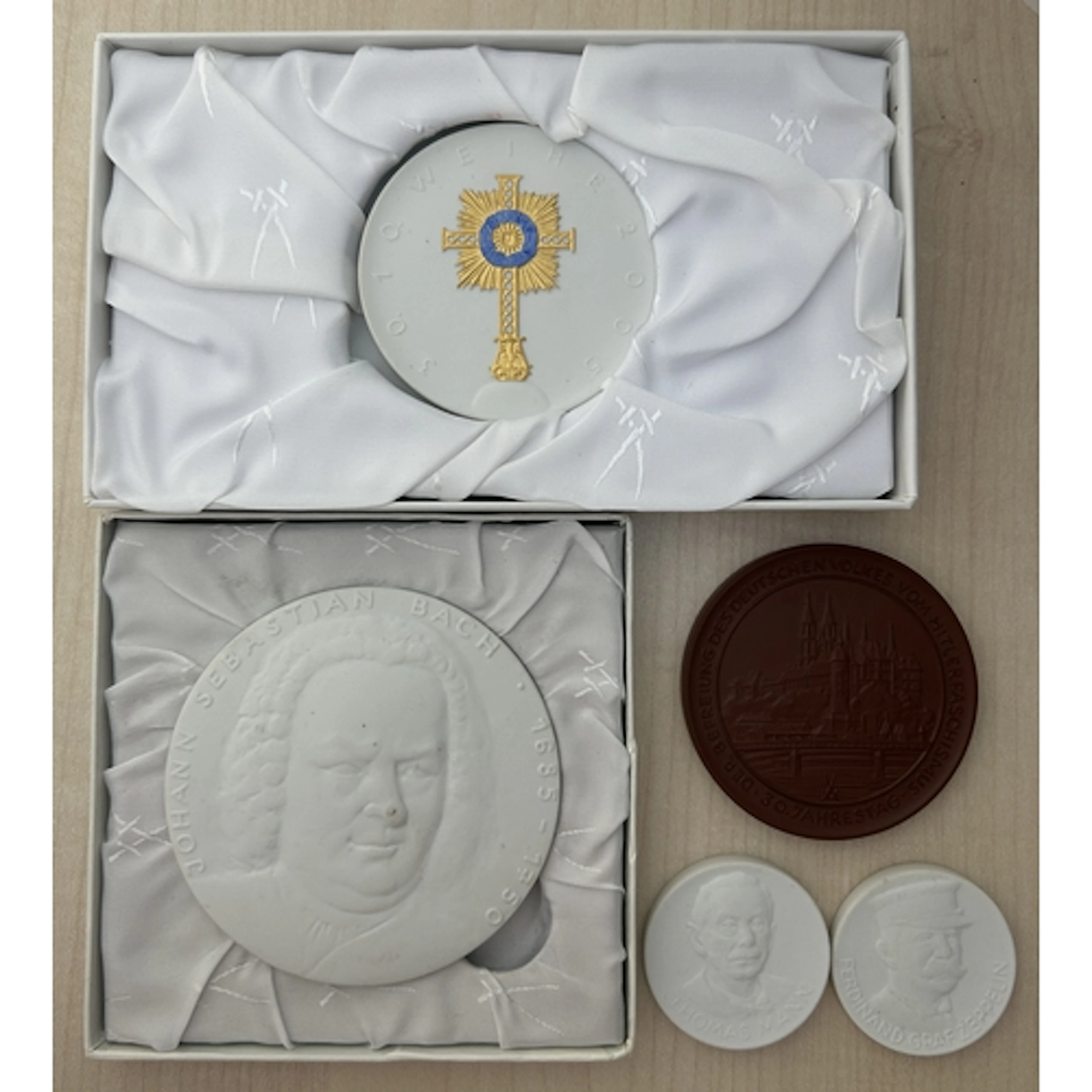 A collection of approximately 100 Meissen porcelain plaques ...