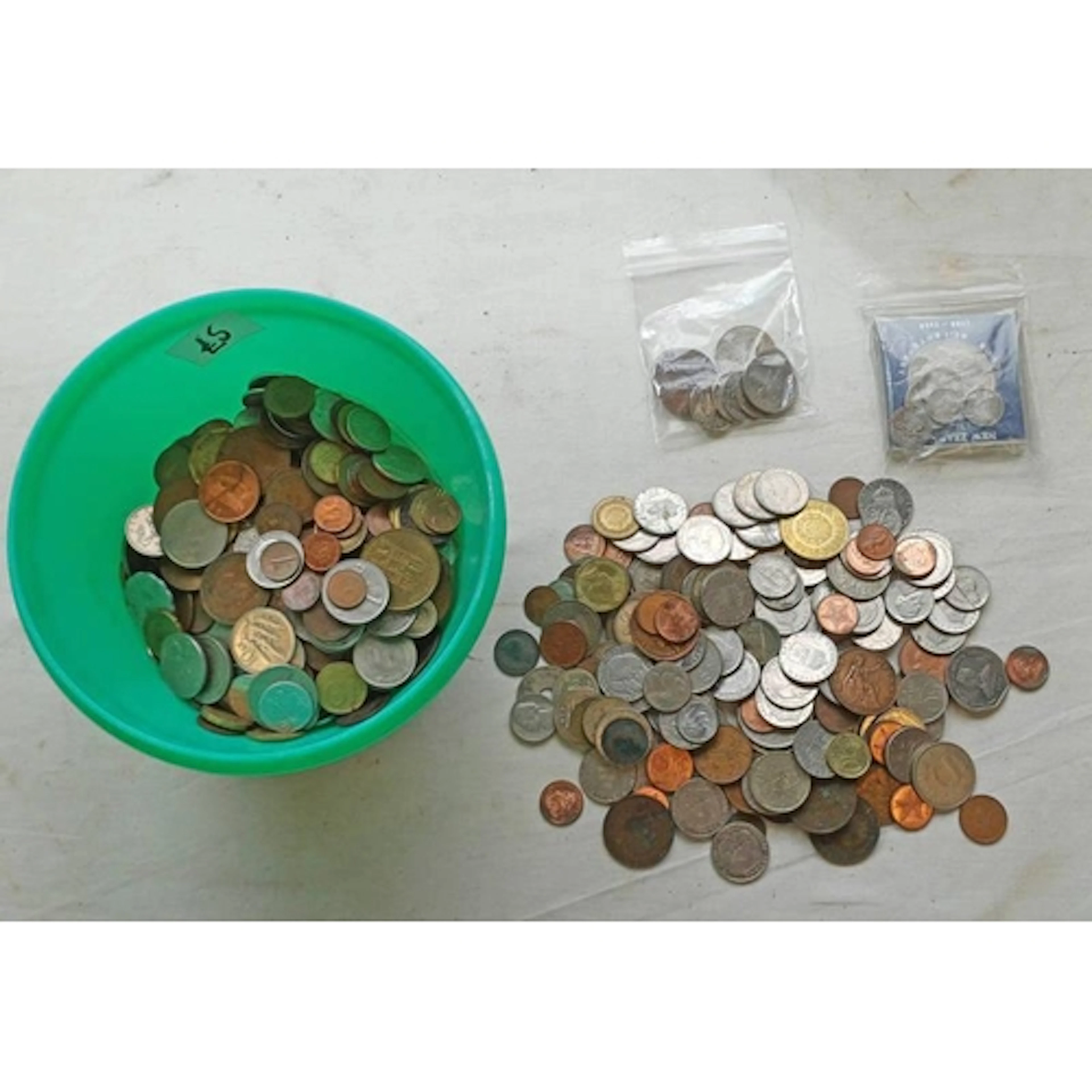 LARGE SELECTION OF 19TH & 20TH CENTURY GB & WORLD WIDE COINA...