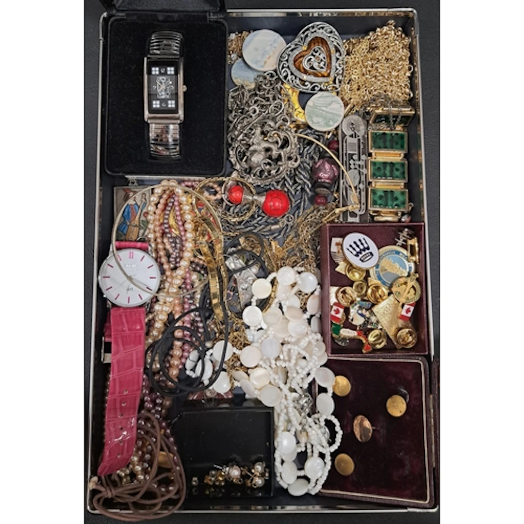 SELECTION OF COSTUME JEWELLERY including a glazed ceramic br...