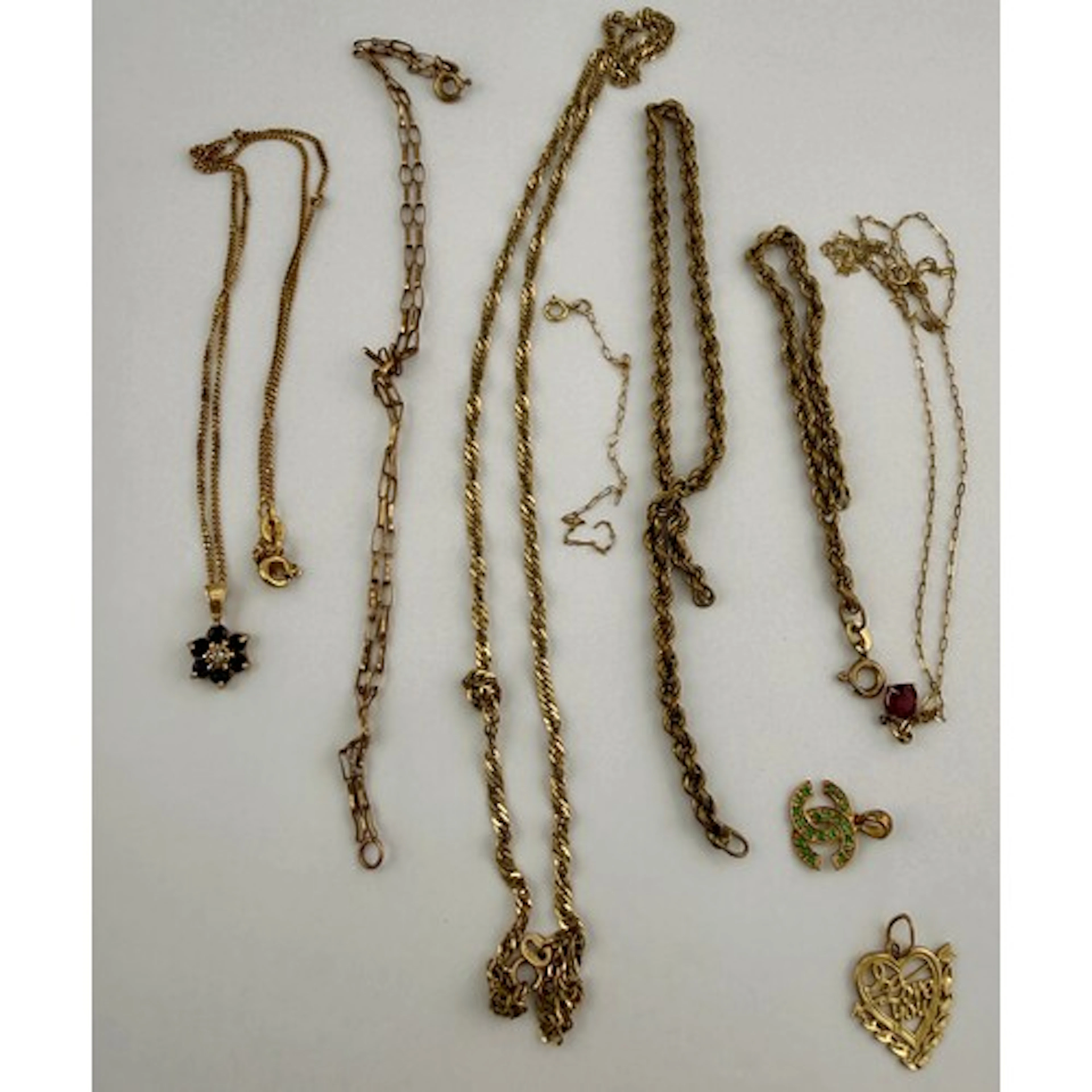 Nine carat gold chains, pendants etc. Total weight 11.4gm.