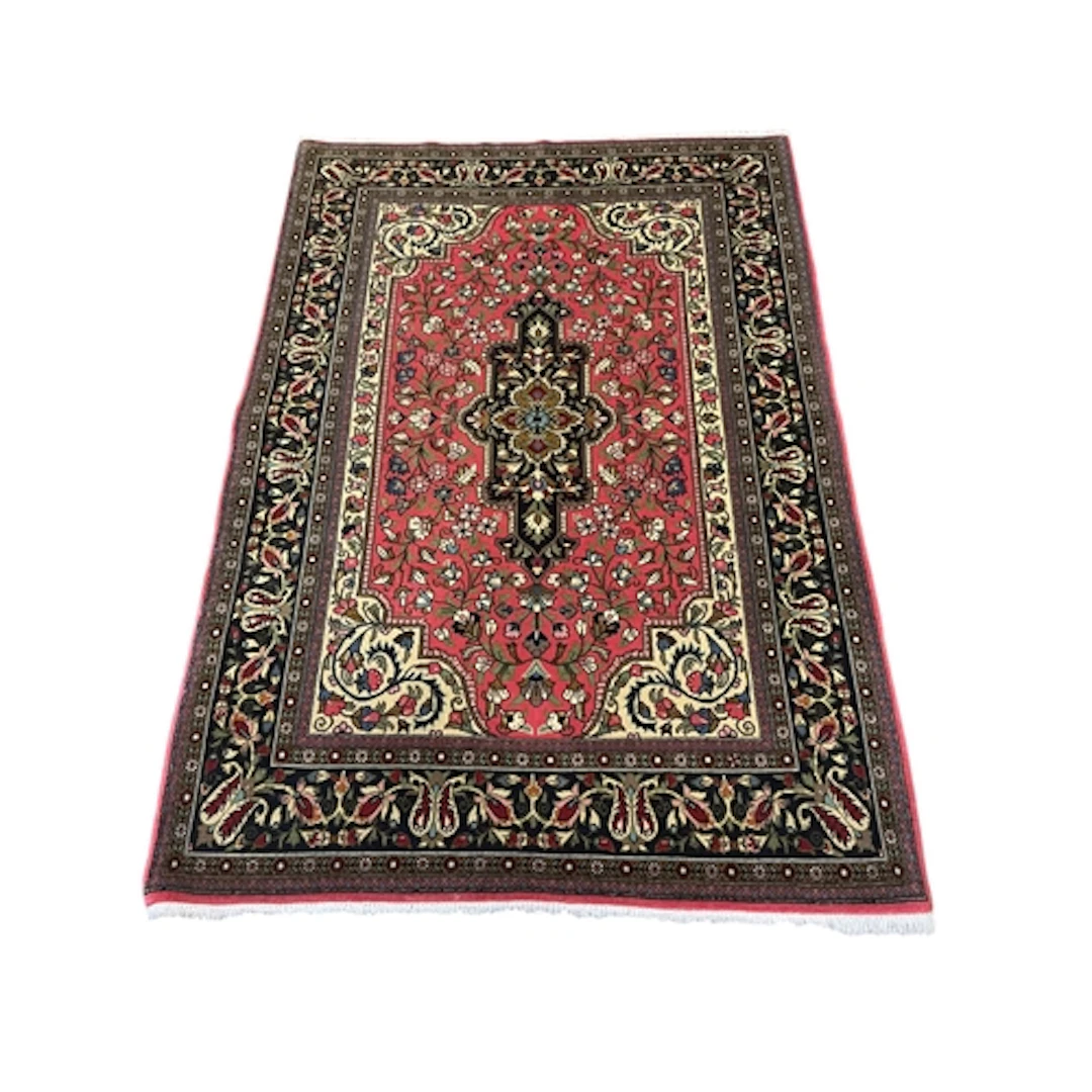A Persian rug, 166 x 111cm