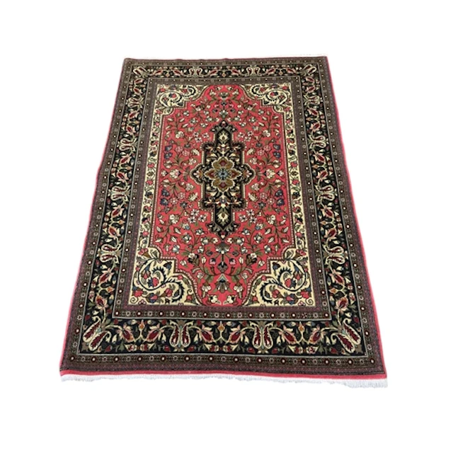 A Persian rug, 166 x 111cm