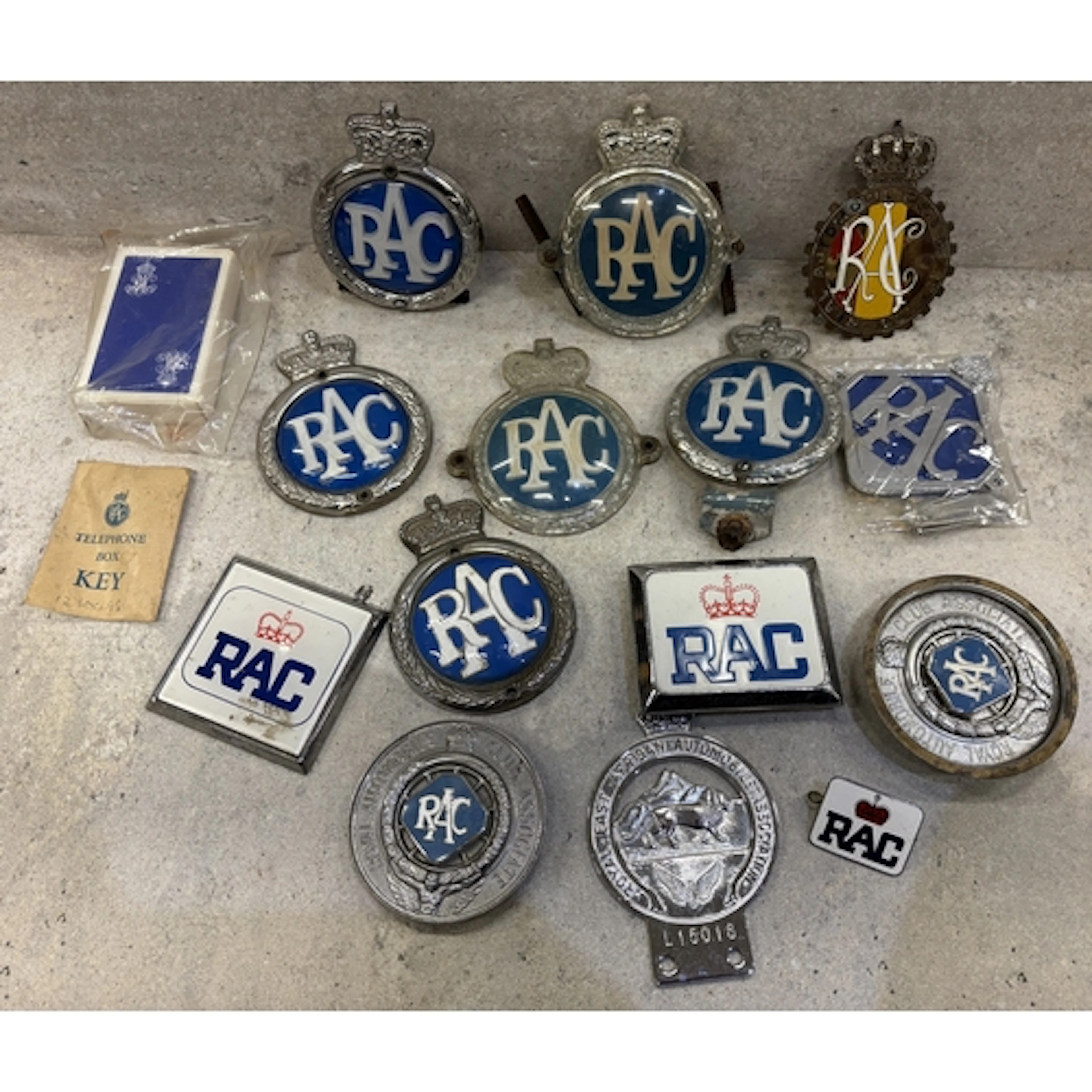 A good collection of British and Commonwealth RAC badges. Es...