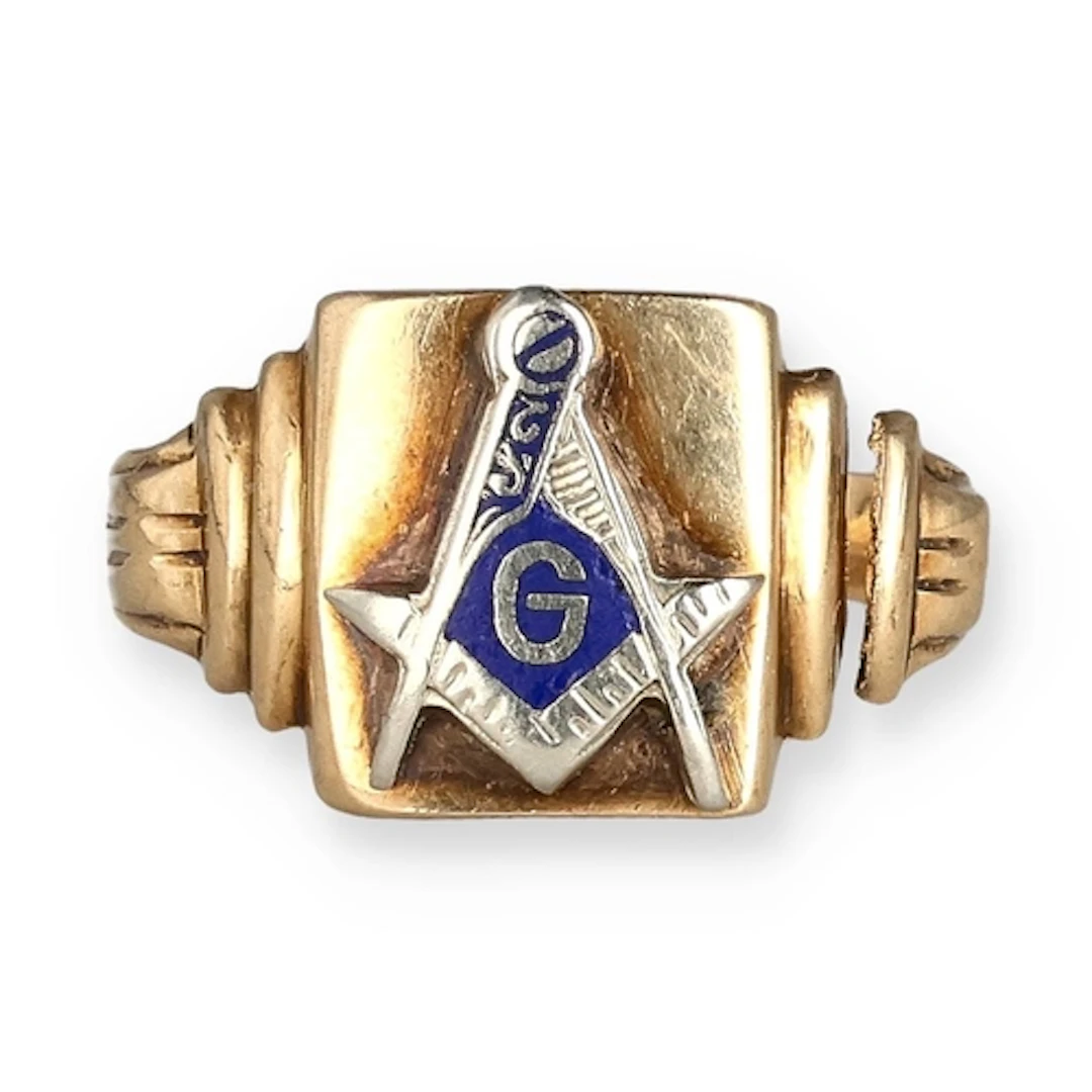 A GOLD MASONIC ENAMELLED RING (BAND BROKEN) Weight: 3.9gms...