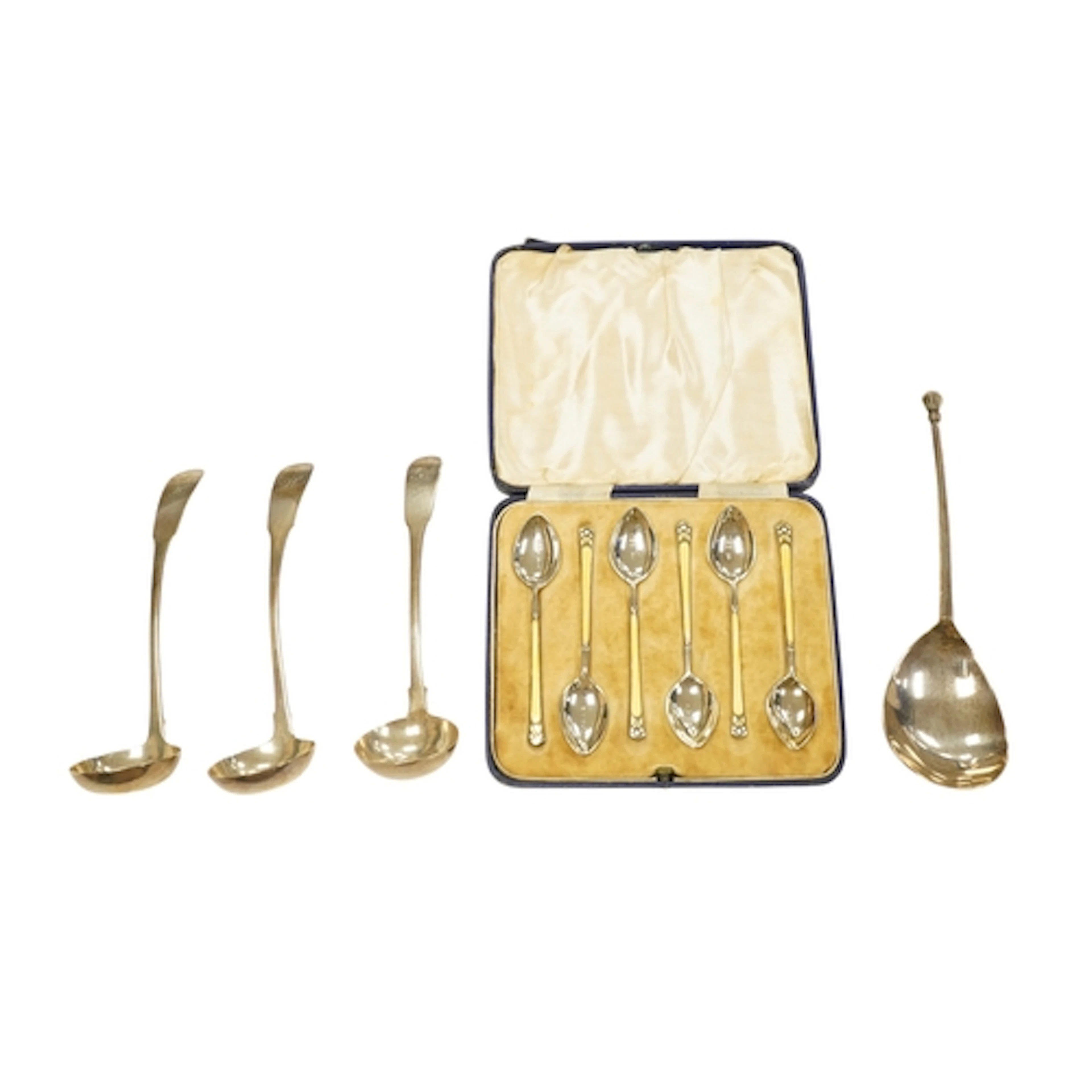 A pair of George IV Scottish silver fiddle pattern toddy lad...