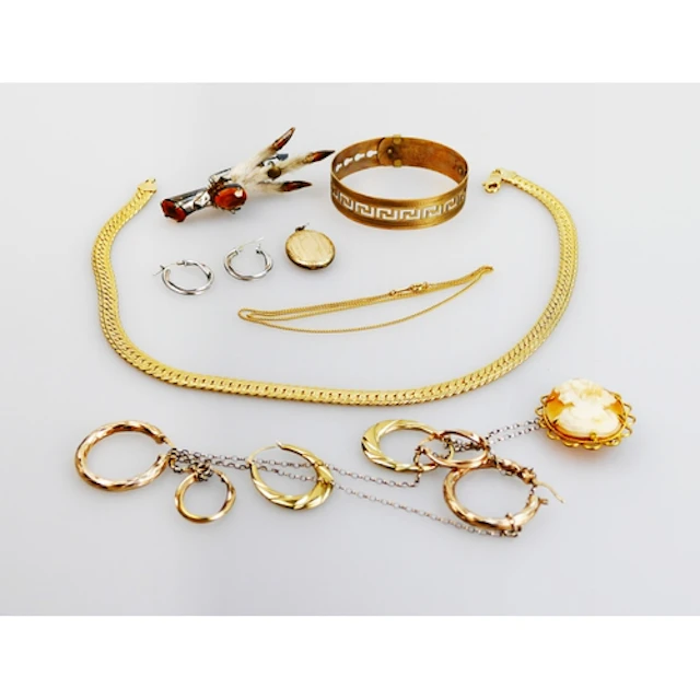 A small selection of silver and gold plated jewellery includ...