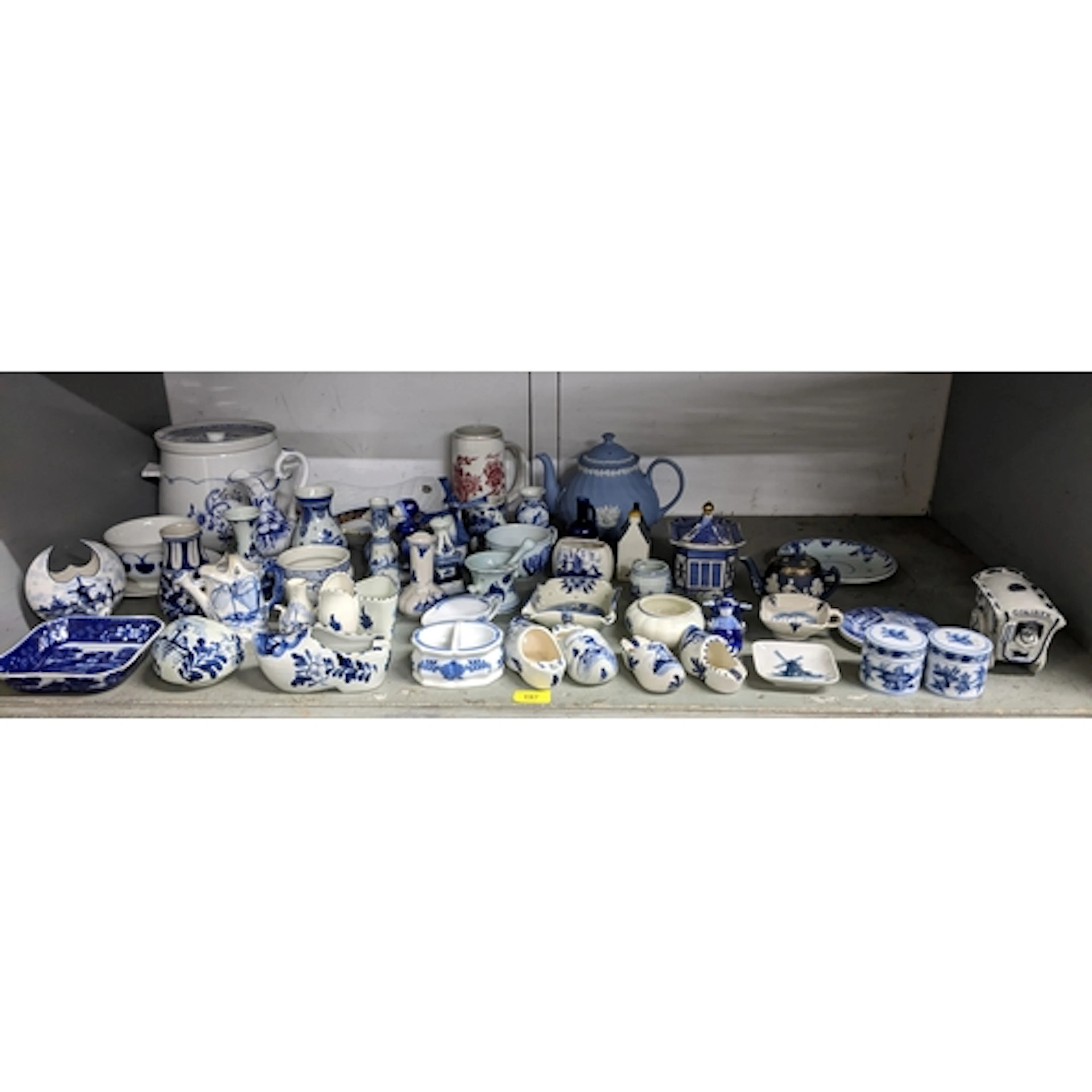A mixed lot to include predominately blue & white ceramics, ...