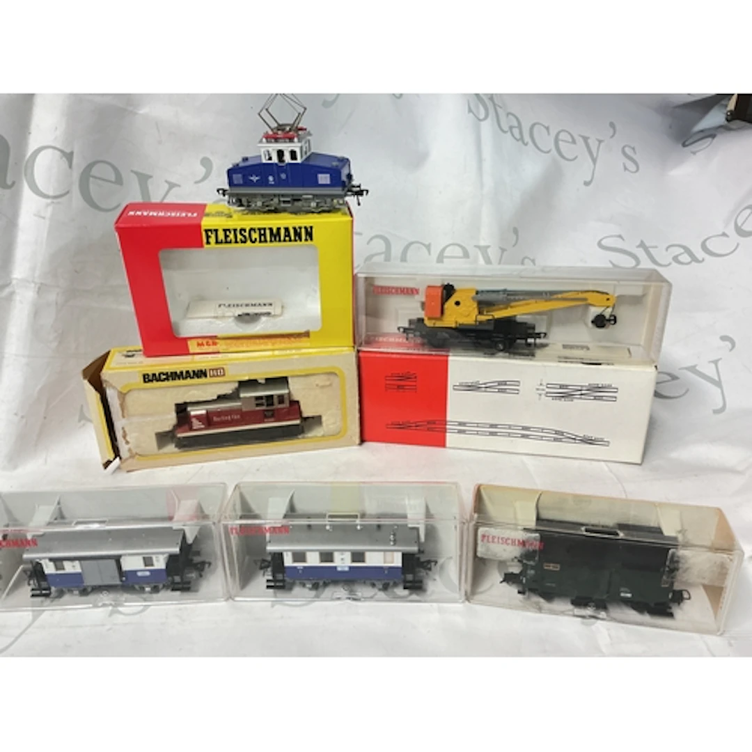 A Boxed Fleischmann H0 Gauge Edelweiss #4305, Boxed Track, A...